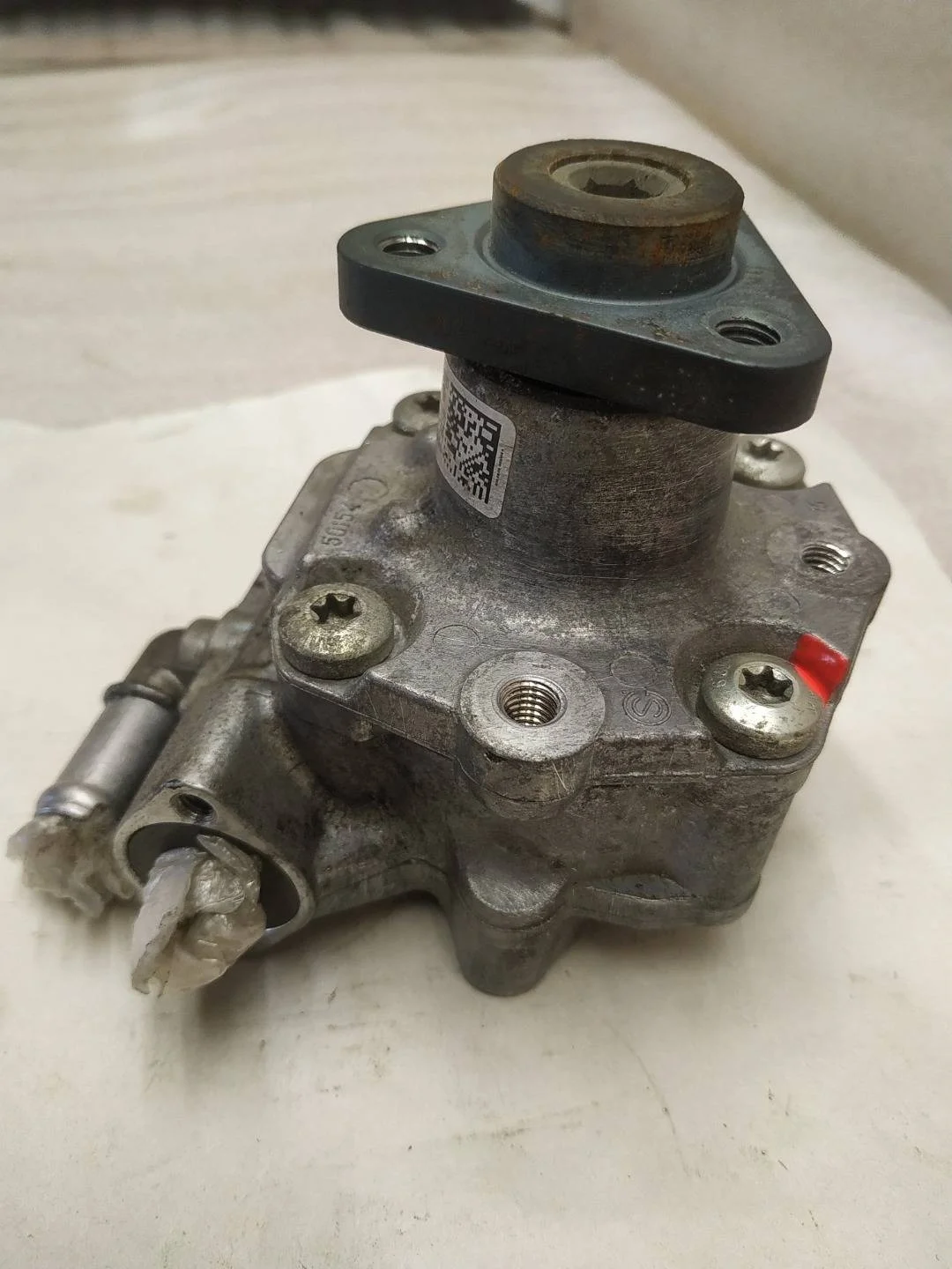 насос гидроусилителя руля Volkswagen Touareg 2 7P6 2013