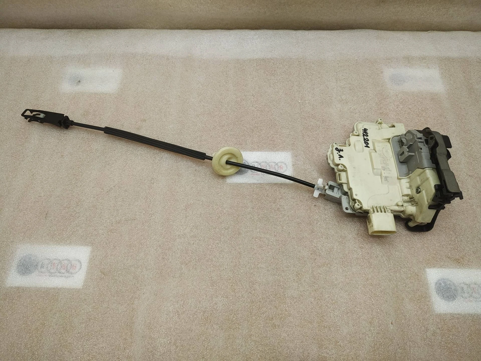 замок двери задней левой Volkswagen Touareg 7P6 2011