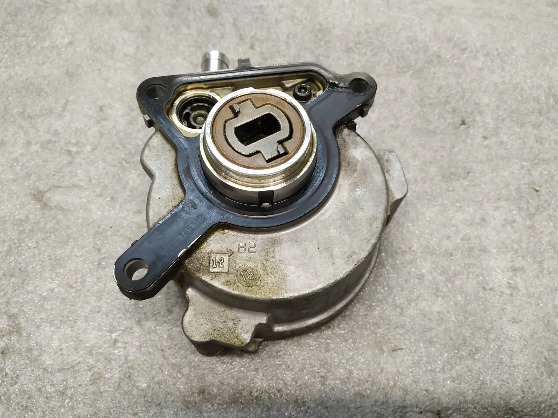 вакуумный насос Volkswagen Touareg 2 7P6 2013