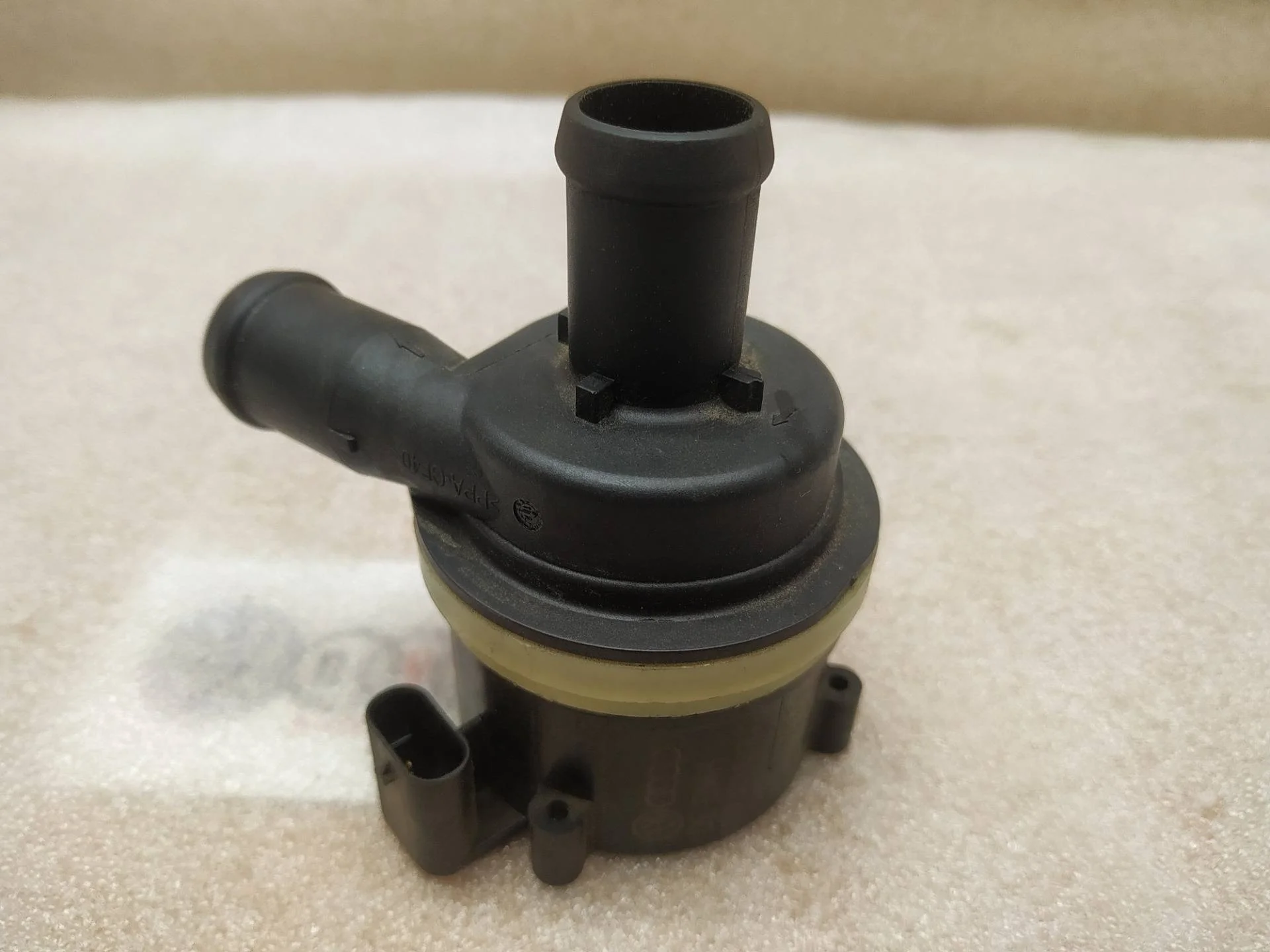 Насос (помпа) электрический Volkswagen Touareg 2 7P6 2013