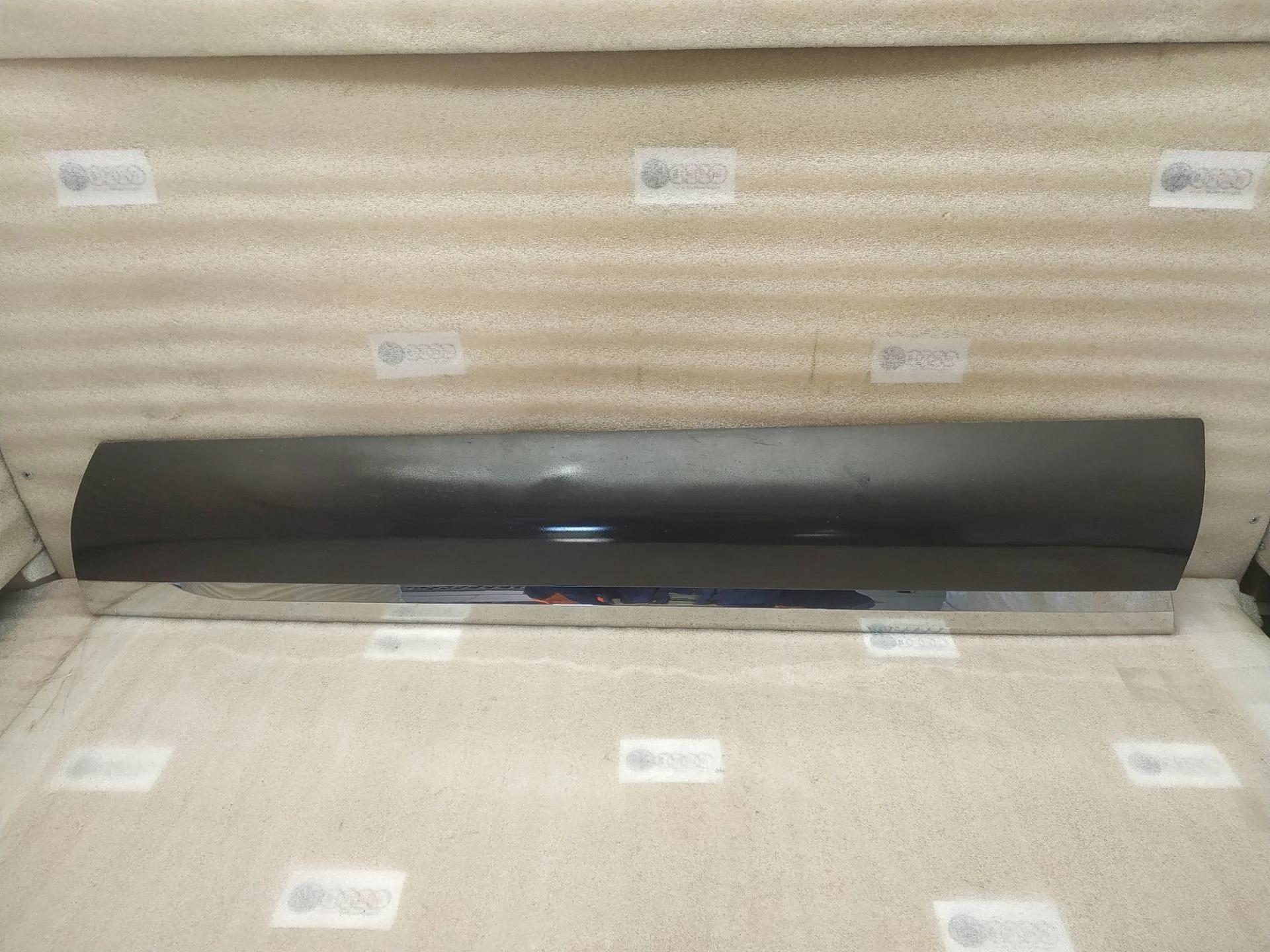 накладка двери передней правой Volkswagen Touareg 2 7P6 2013