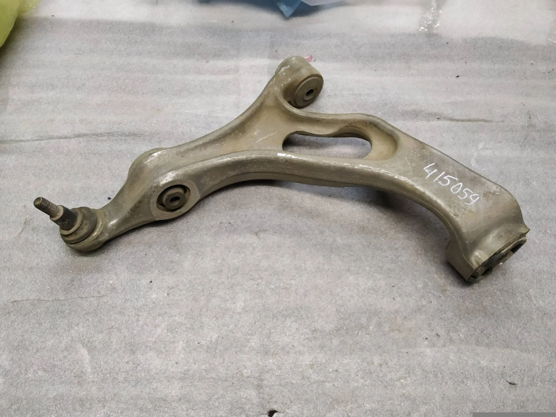 рычаг передний правый Volkswagen Touareg 2 7P6 2013