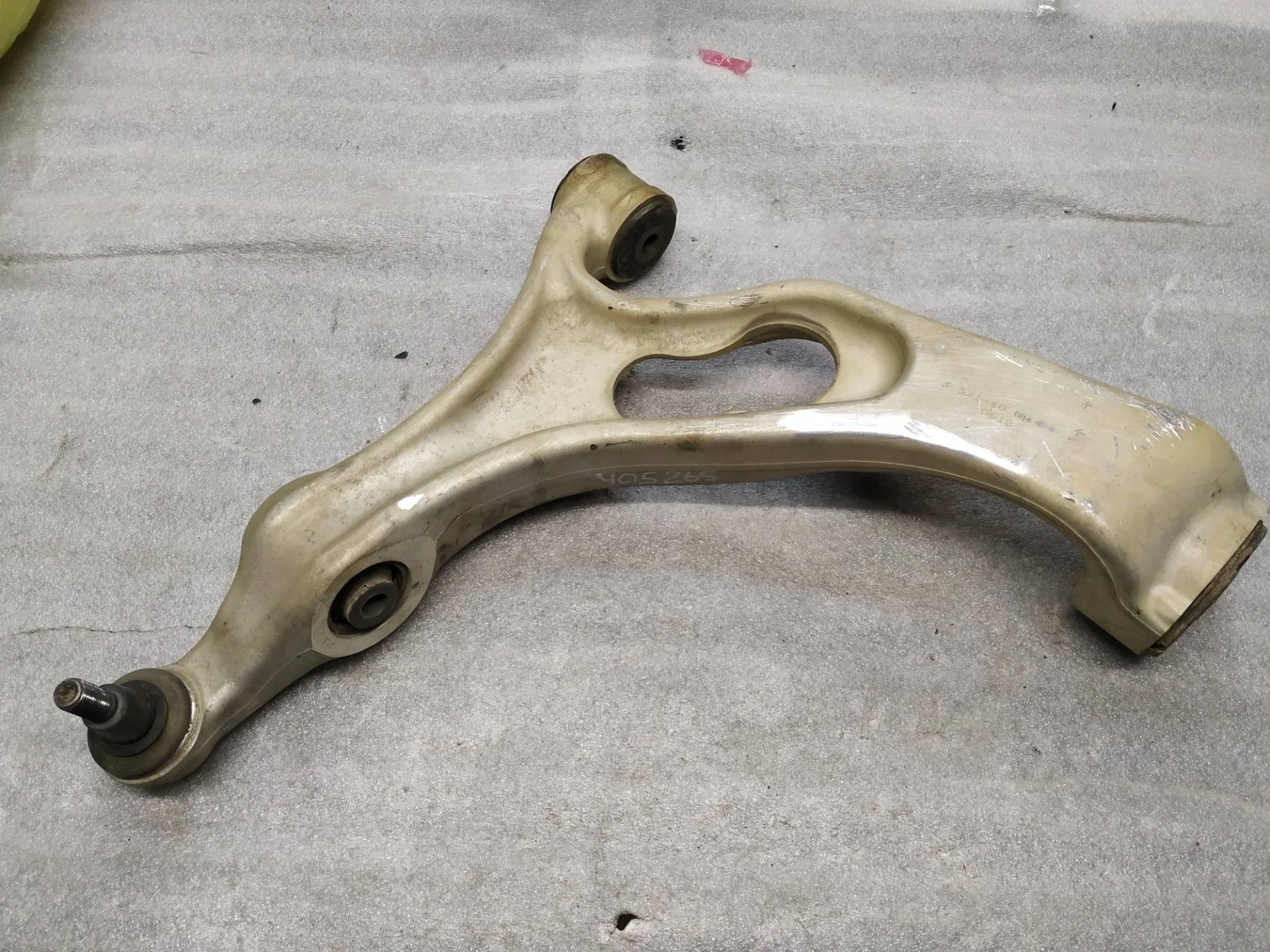 рычаг передний правый Volkswagen Touareg 2 7P6 2011