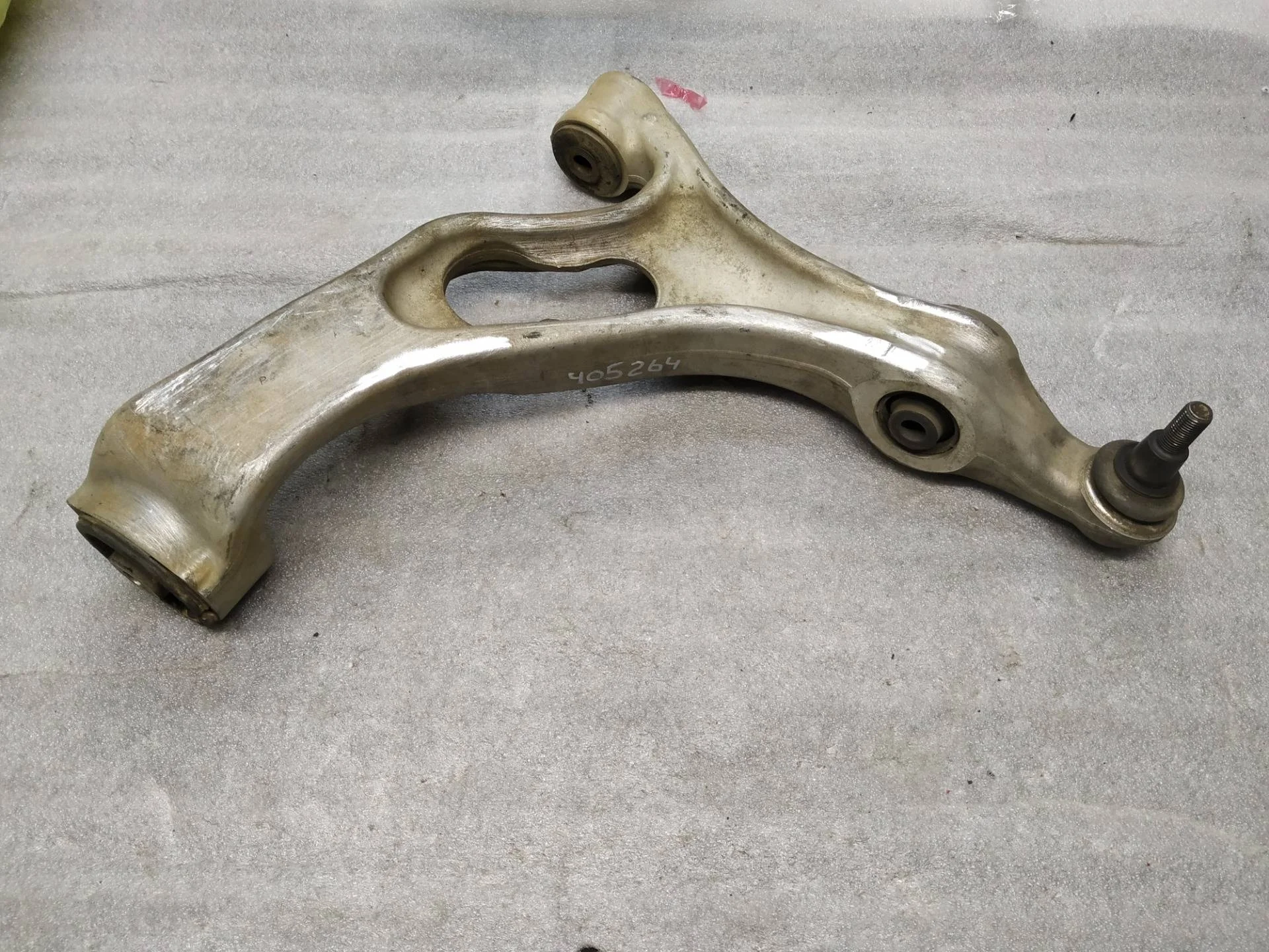 рычаг передний левый Volkswagen Touareg 2 7P6 2011