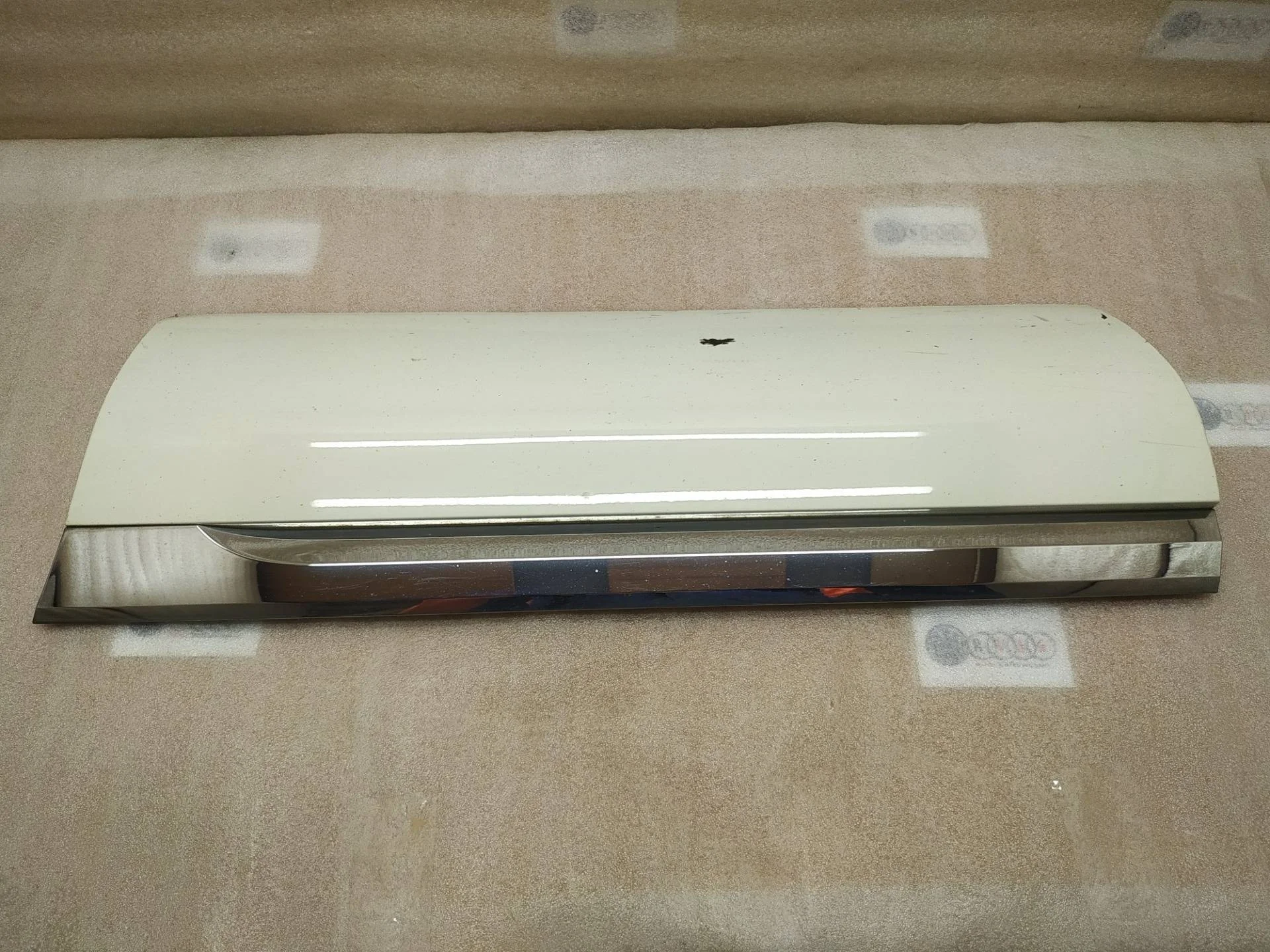 накладка двери задней левой Volkswagen Touareg 7P6 2011