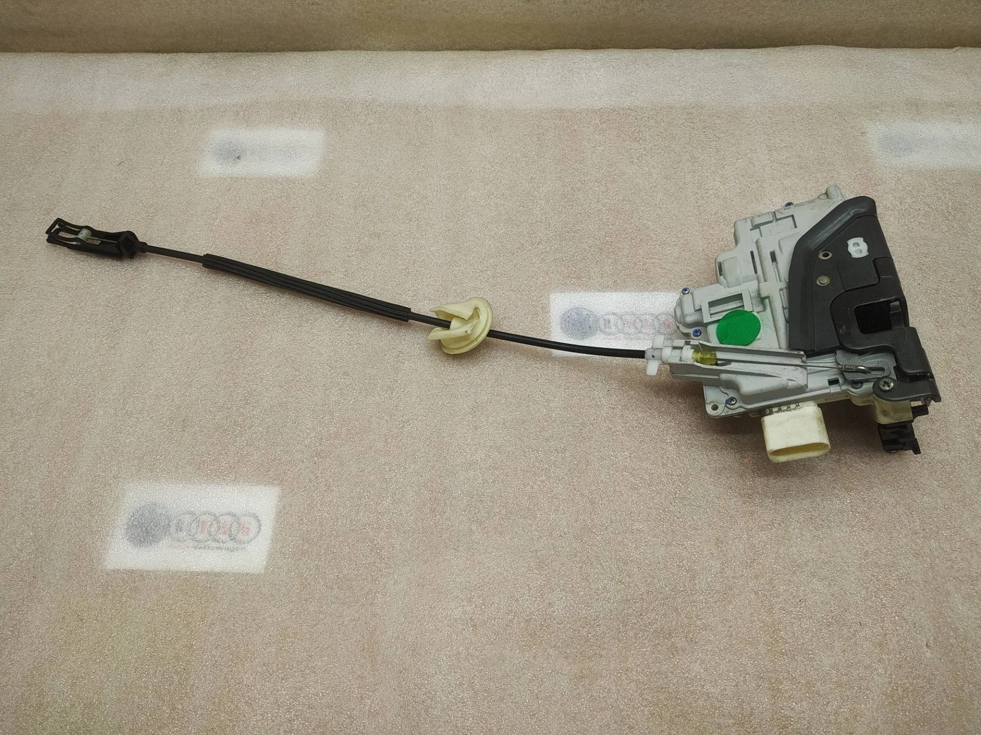 замок двери задней правой Volkswagen Touareg 7P6 2011