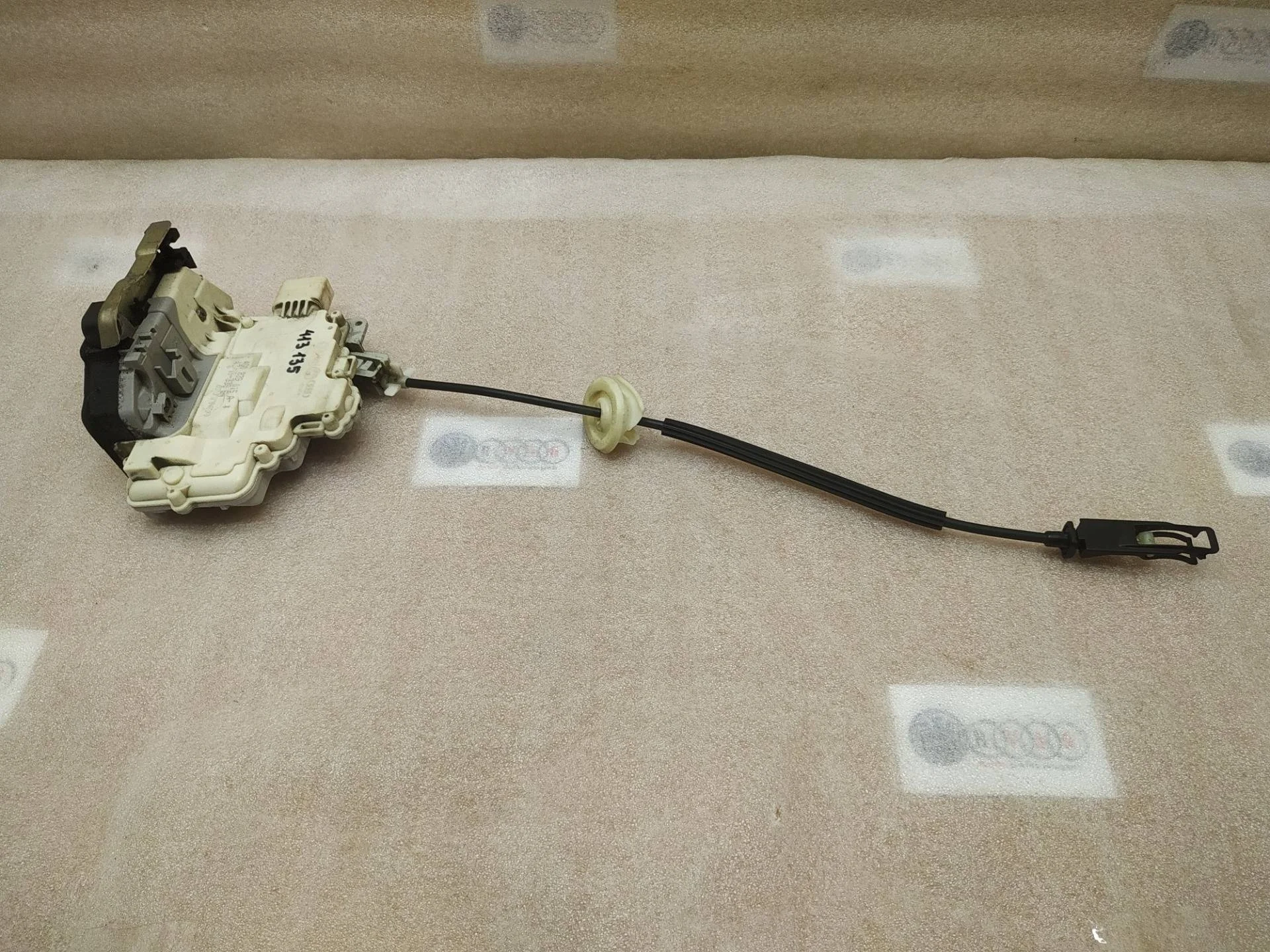 замок двери задней левой Volkswagen Touareg 7P6 2011