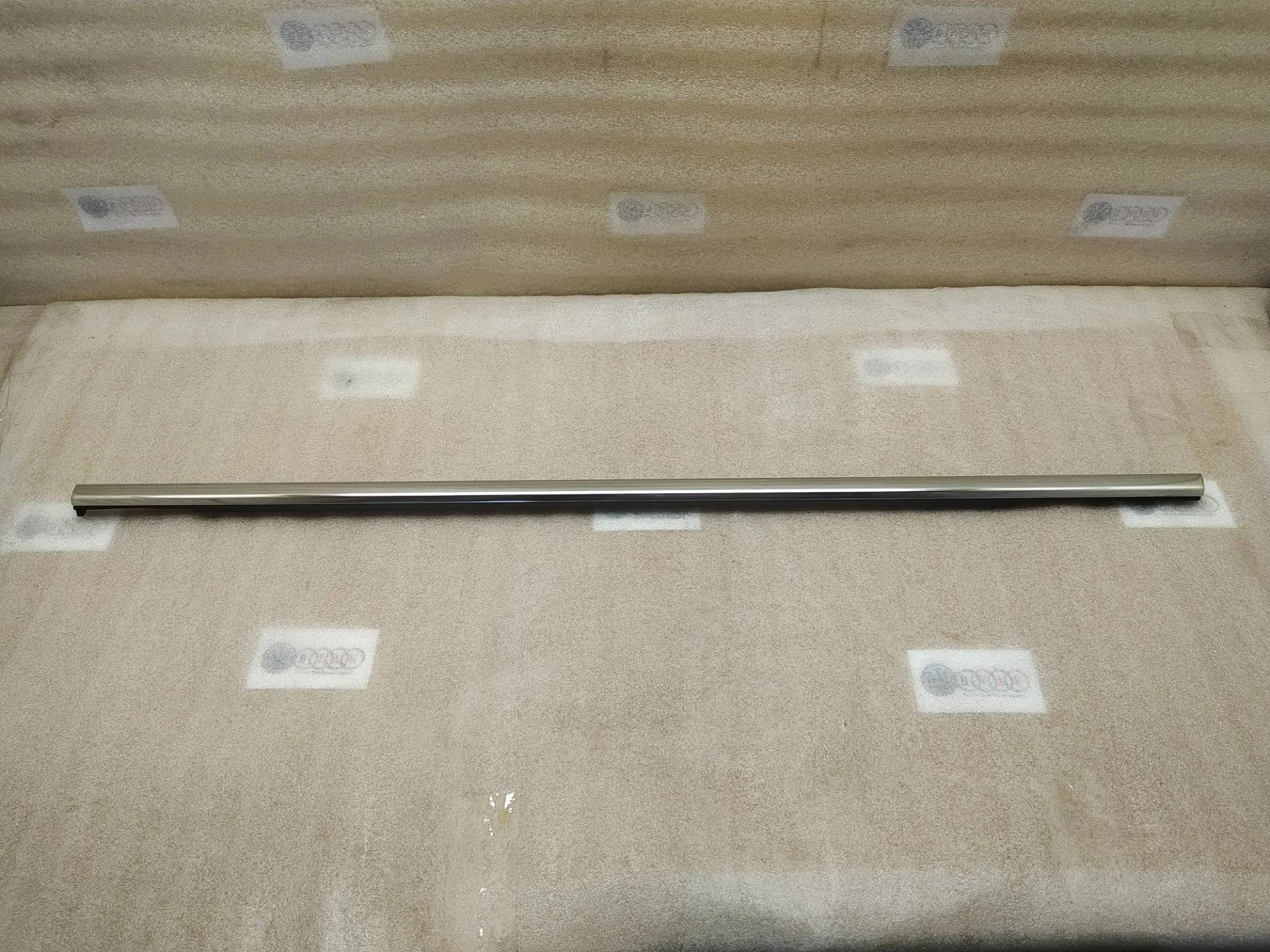 молдинг двери задней правой Volkswagen Touareg 7P6 2011