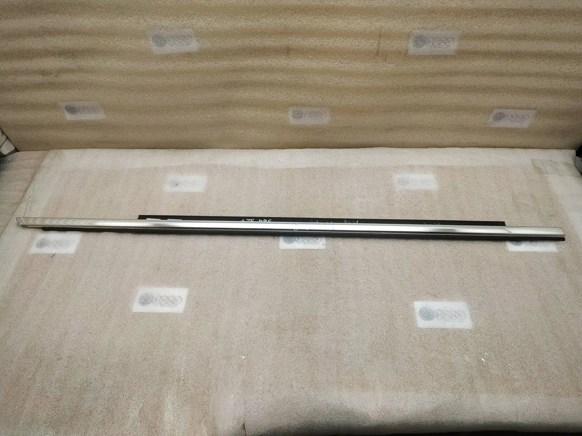 молдинг двери передней правой Audi A4  2013