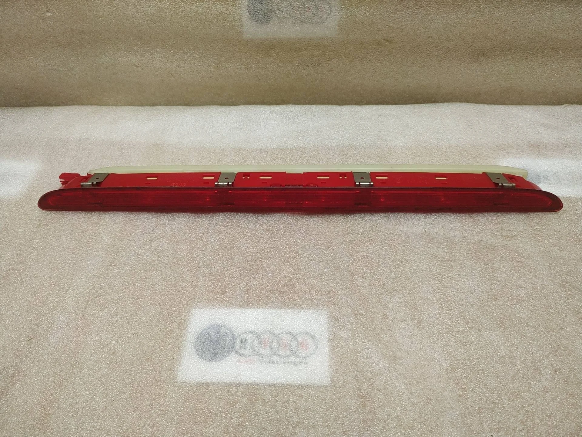 фонарь крышки багажника Volkswagen Touareg 2 7P6 2013