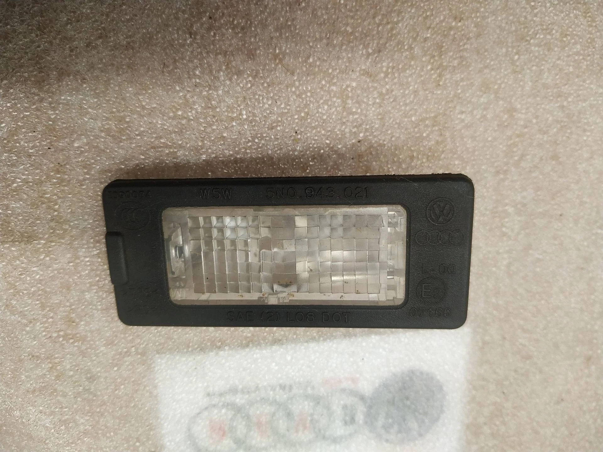 подсветка номера Volkswagen Touareg 2 7P6 2013