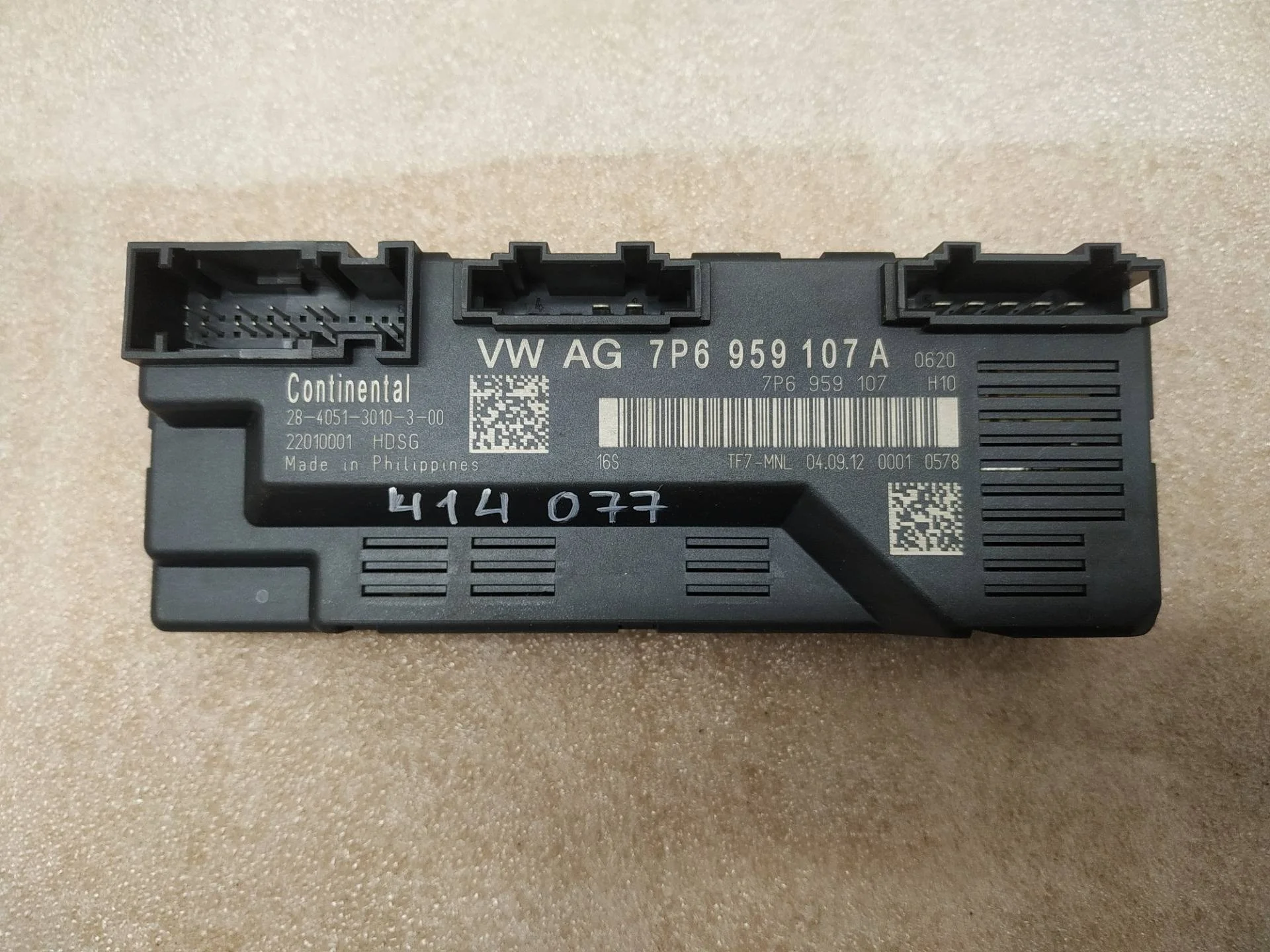 блок управления крышкой багажника Volkswagen Touareg 2 7P6 2013