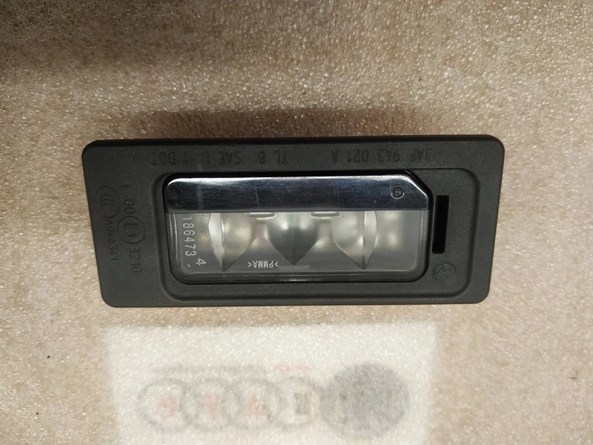 подсветка номера Volkswagen Touareg 2 7P6 2015