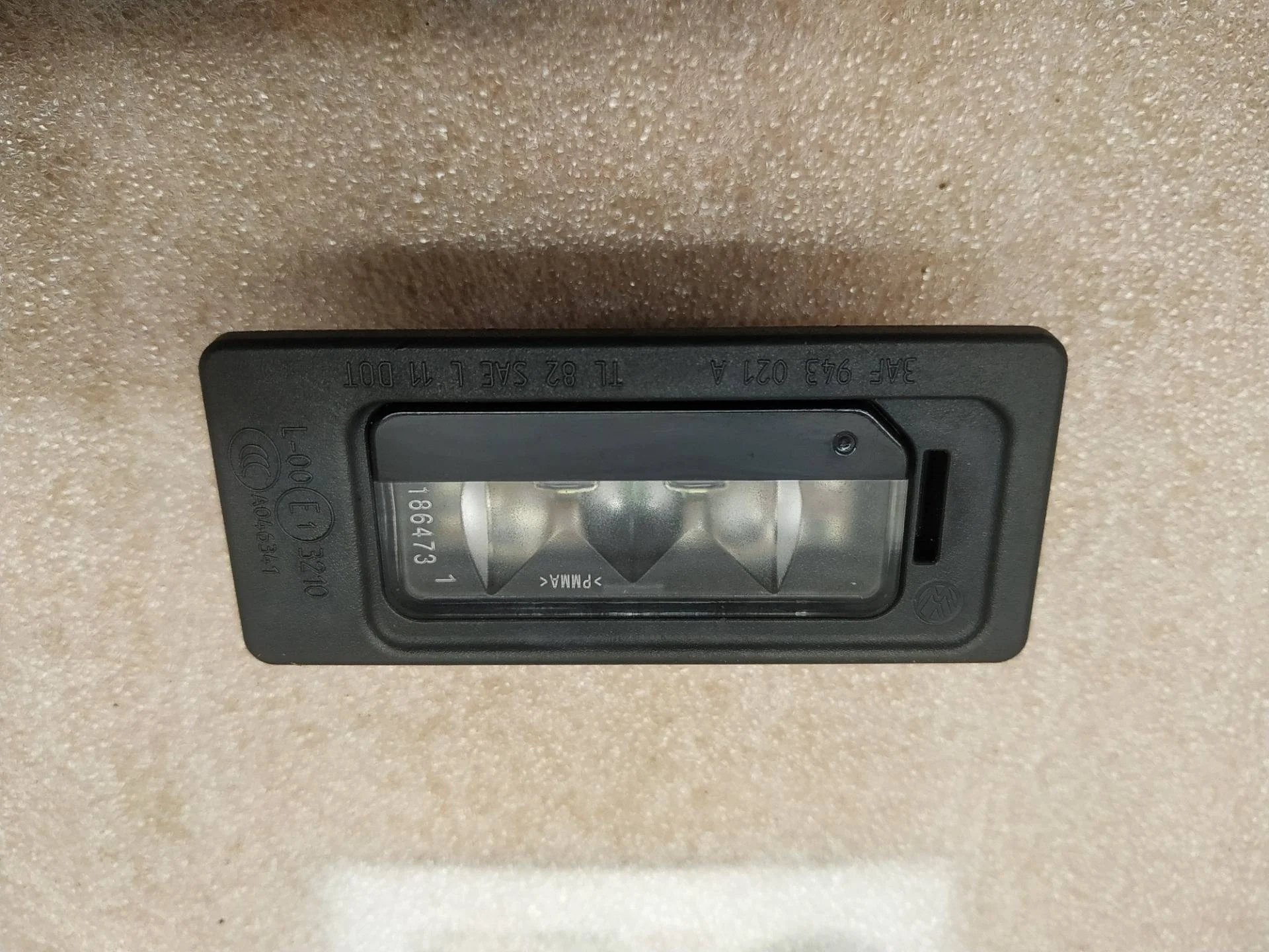 подсветка номера Volkswagen Touareg 2 7P6 2015