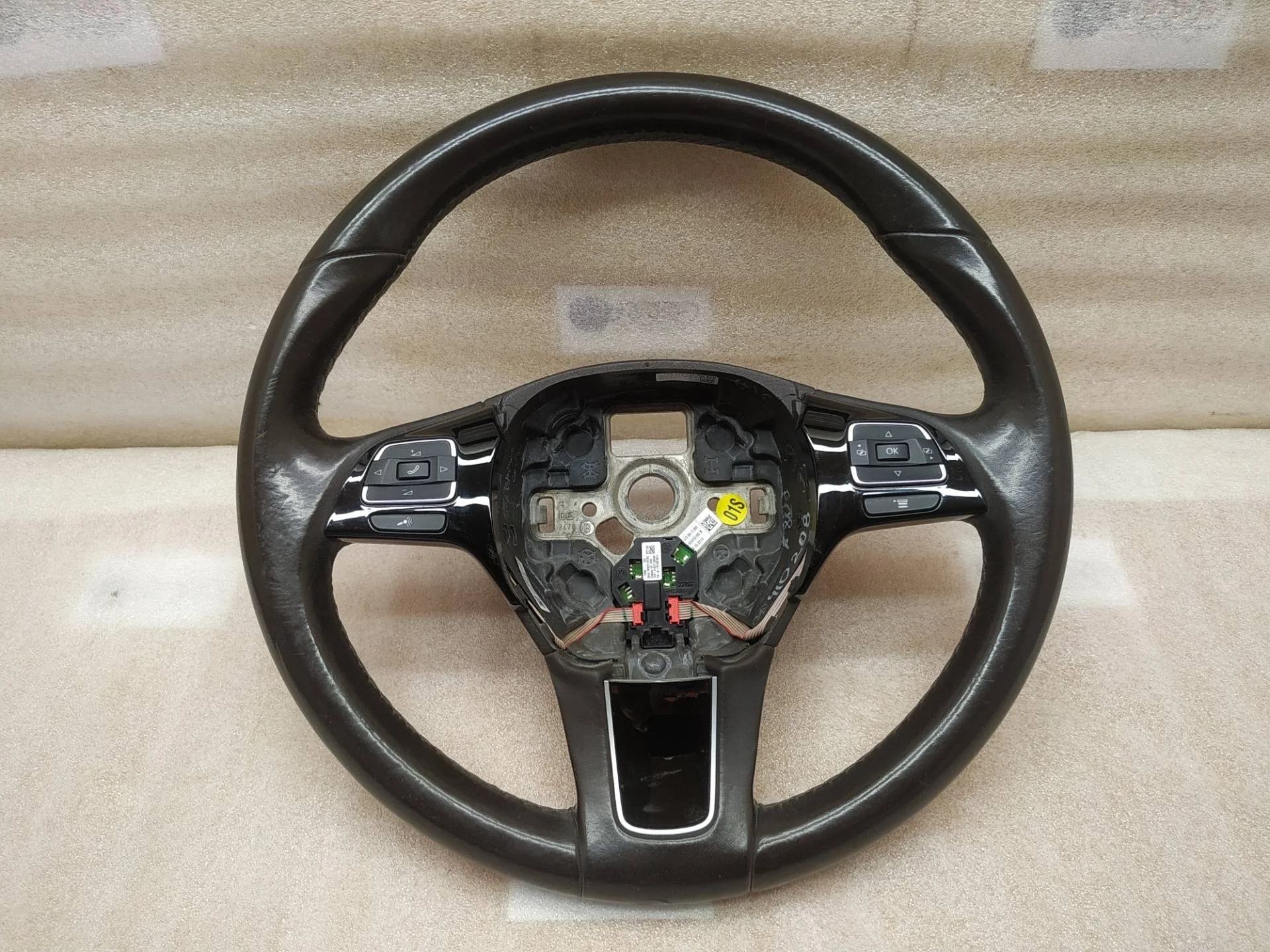 руль Volkswagen Touareg 2 7P6 2015