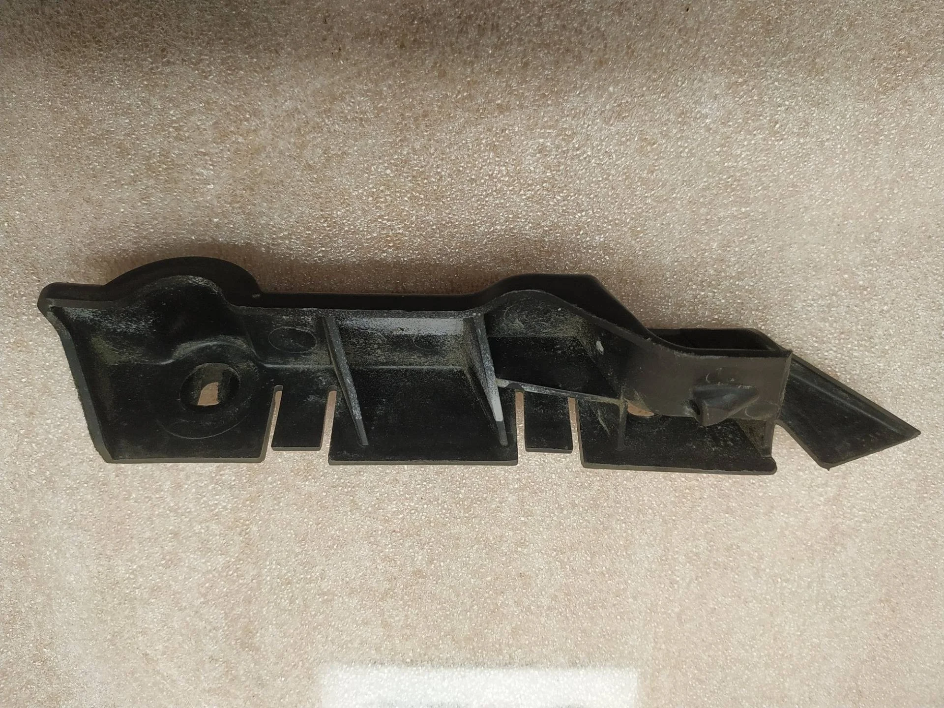 крепление переднего бампера правое Audi A5 8T 8T 2010