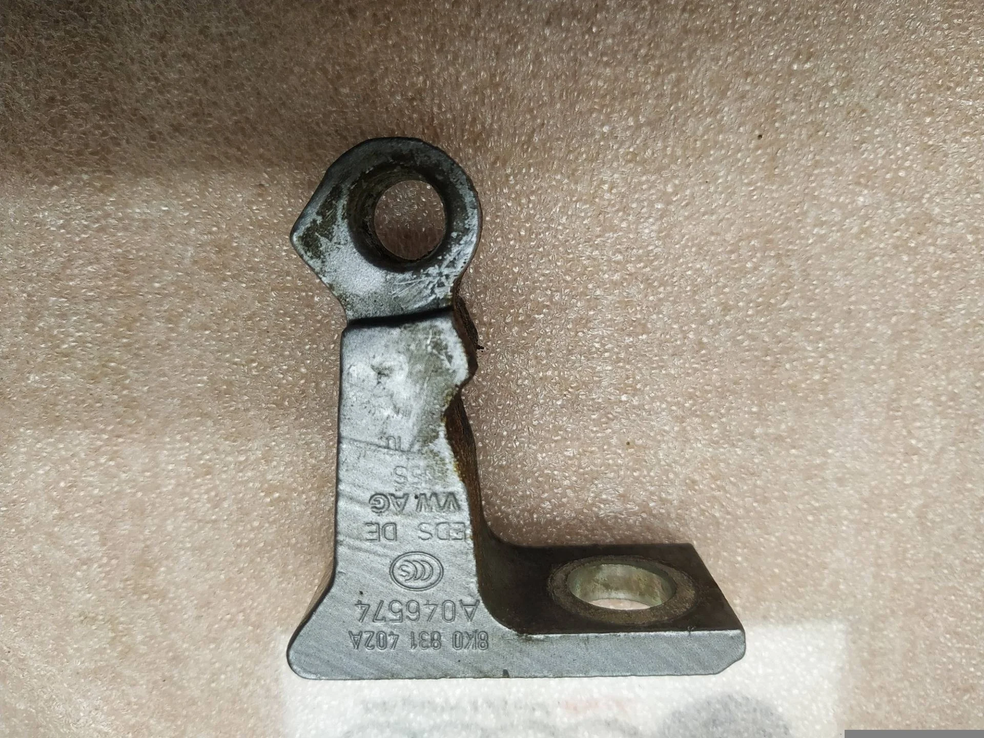 петля двери правой Audi A5 8T 8T 2010