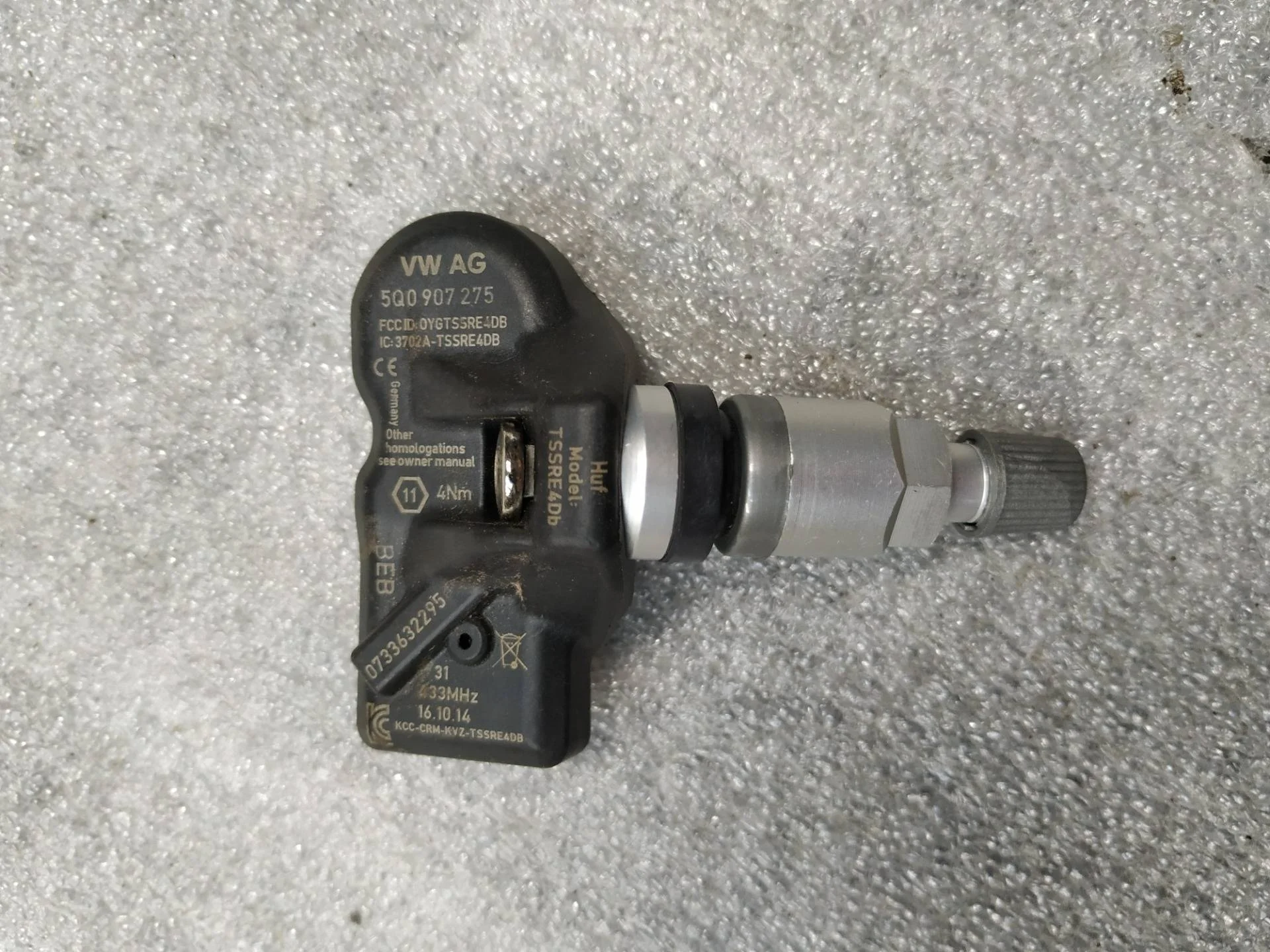 датчик давления в шине Volkswagen Touareg 2 7P6 2015