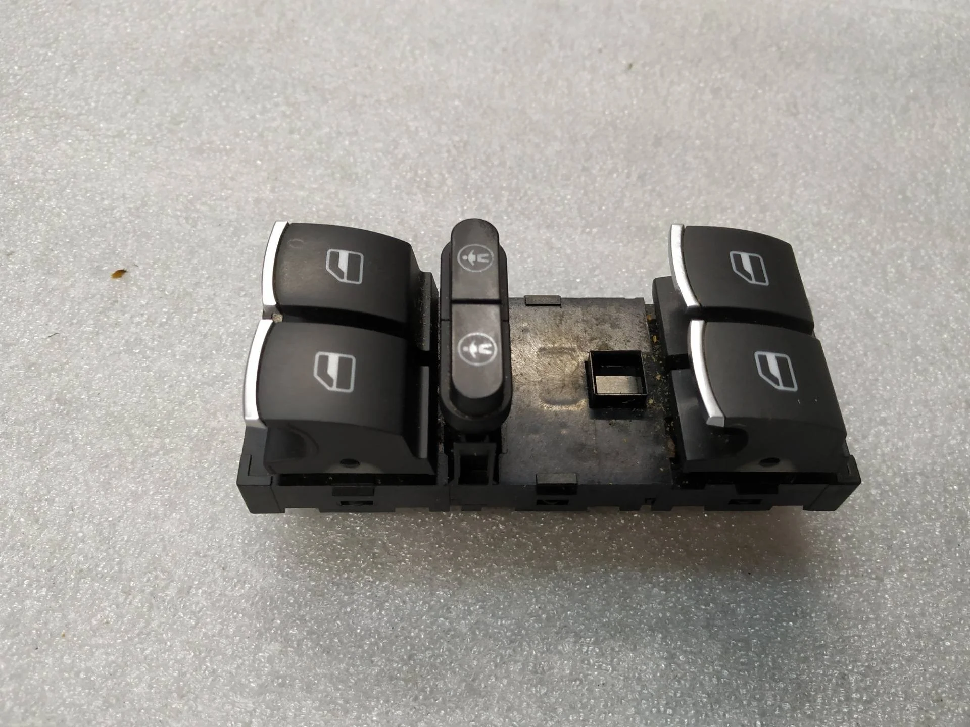 кнопка стеклоподъемника двери передней левой Volkswagen Touareg 2 7P6 2013