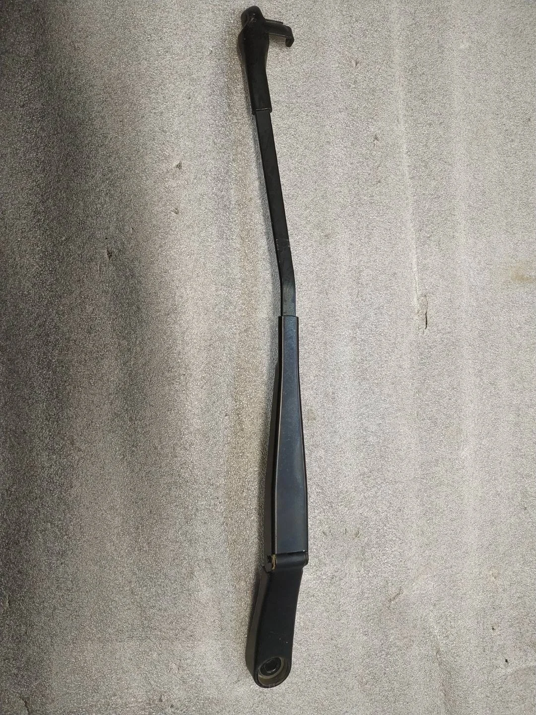 поводок стеклоочистителя левый Volkswagen Touareg 7P6 2011