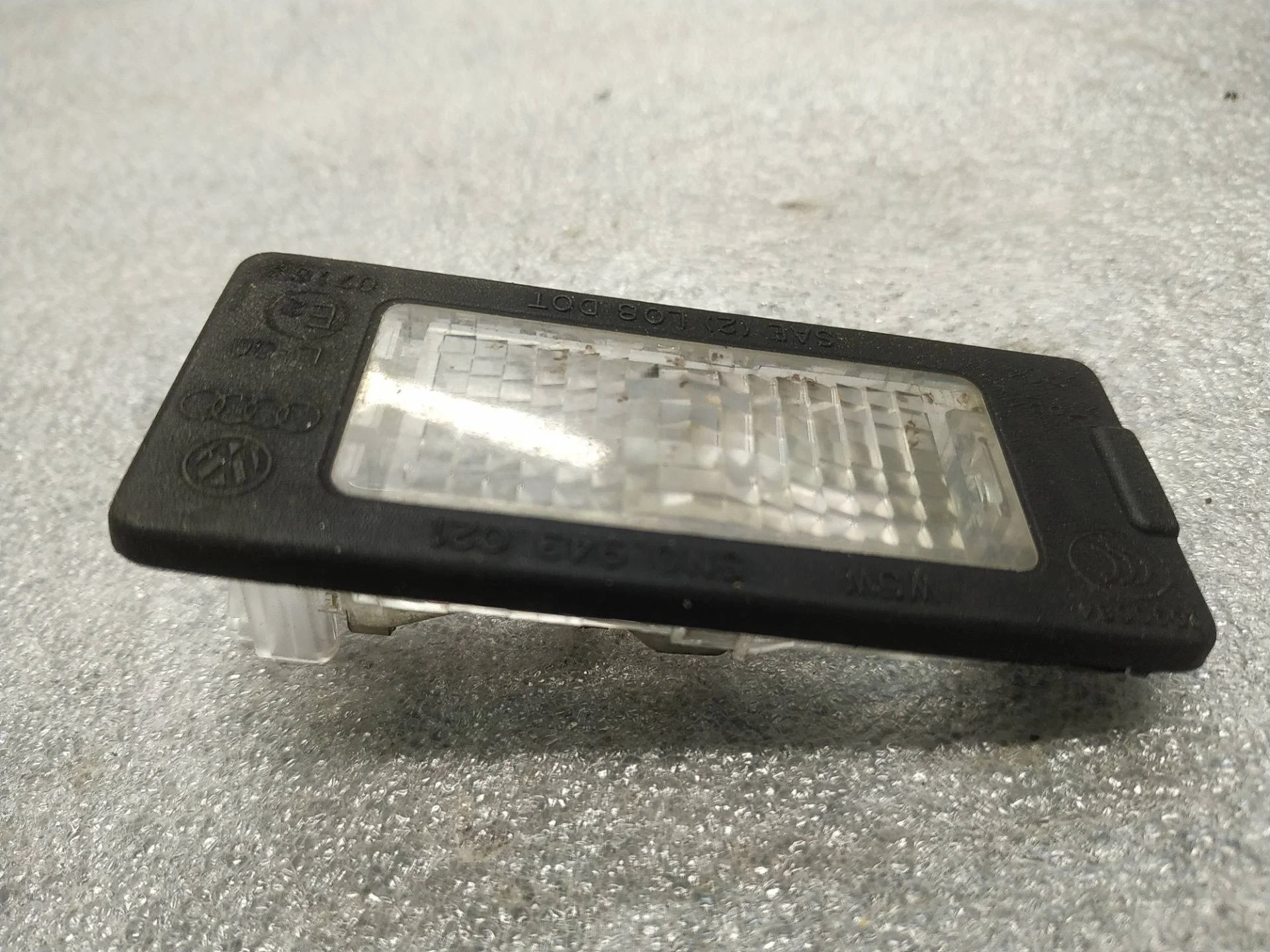 подсветка номера Volkswagen Touareg 2 7P6 2011