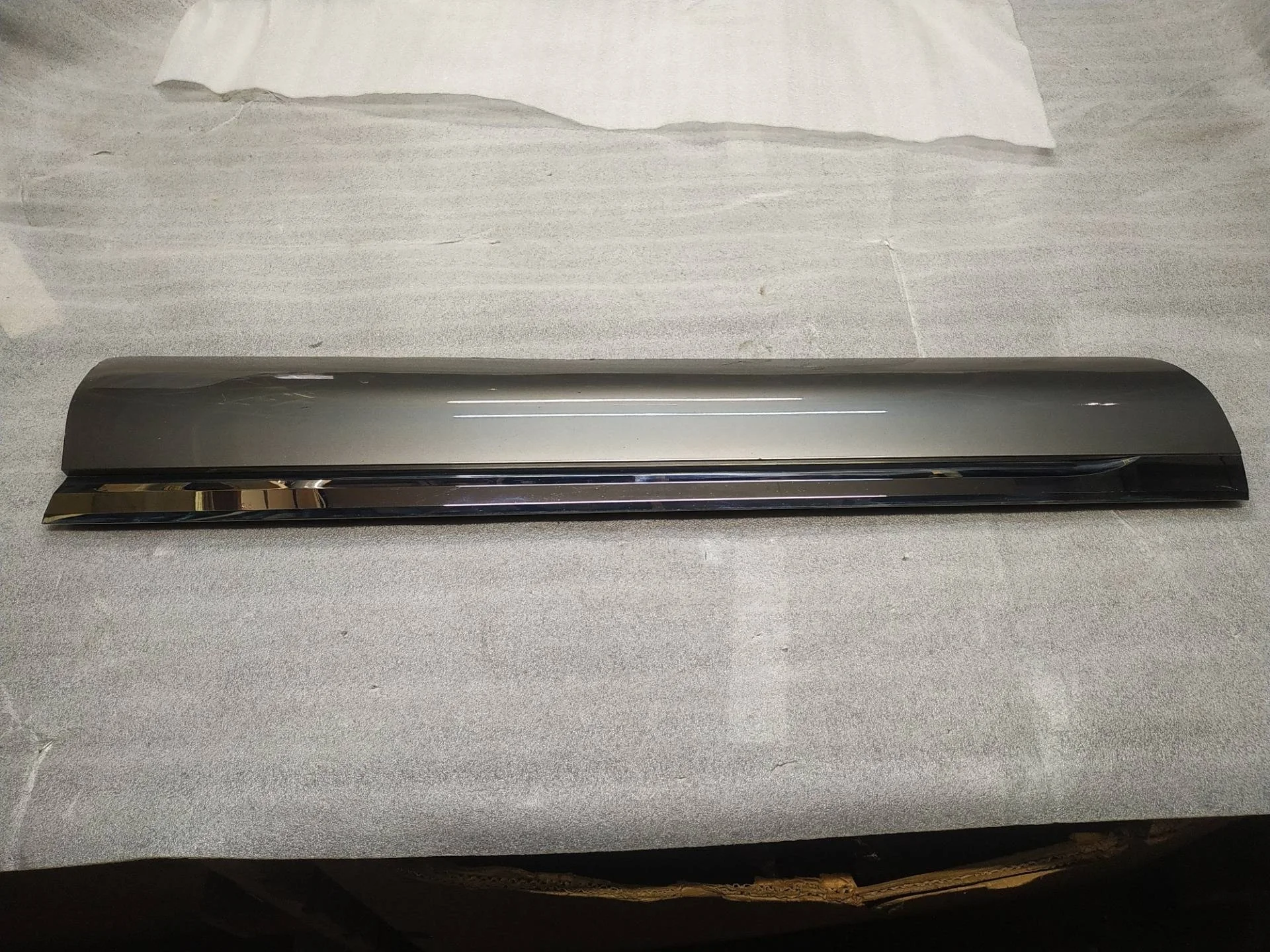 накладка двери передней левой Volkswagen Touareg 7P6 2011