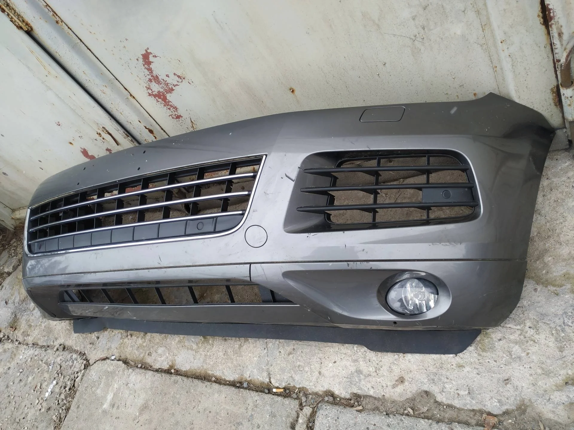 бампер передний Volkswagen Touareg 7P6 2011