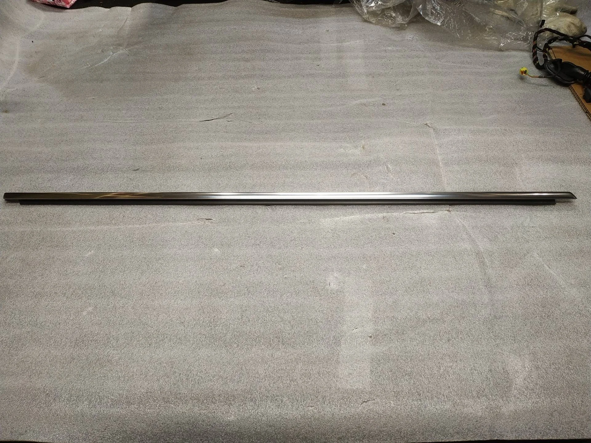 молдинг двери передней правой Volkswagen Touareg 7P6 2011