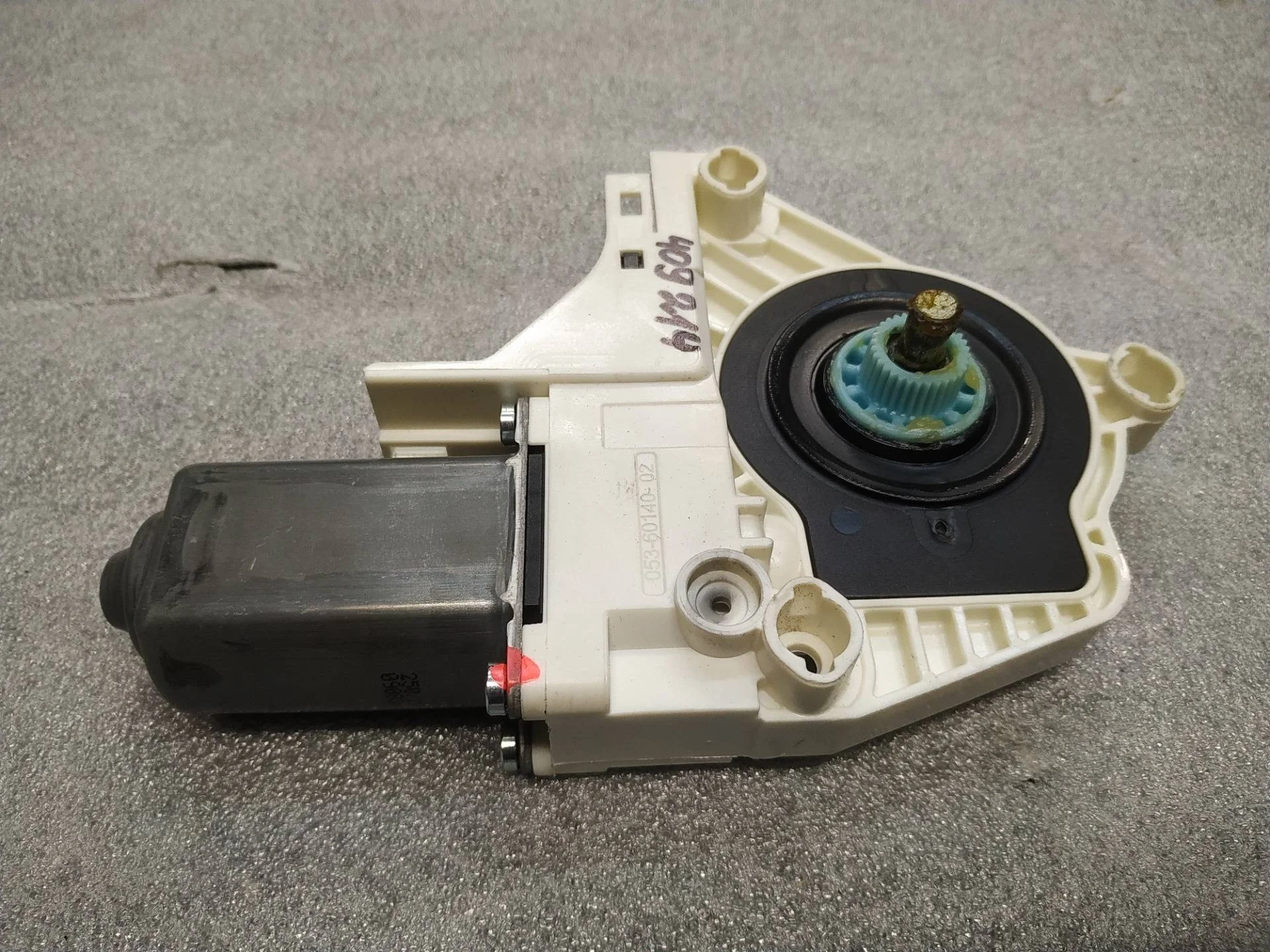 Моторчик стеклоподъемника двери Volkswagen Touareg 2 7P6 2014