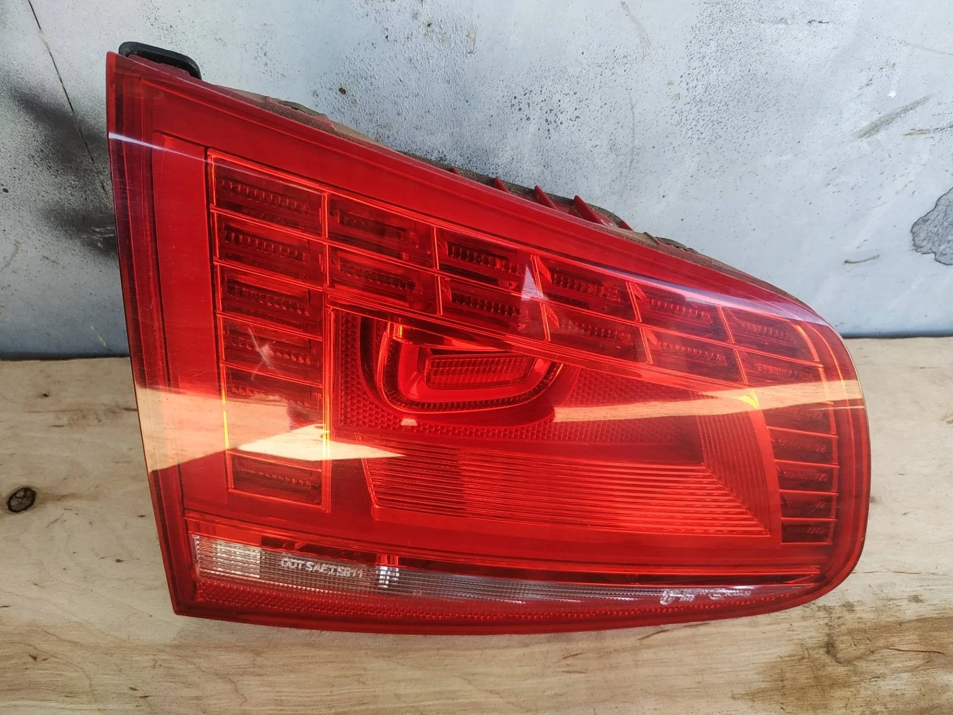 фонарь задний левый Volkswagen Touareg 2 7P6 2015