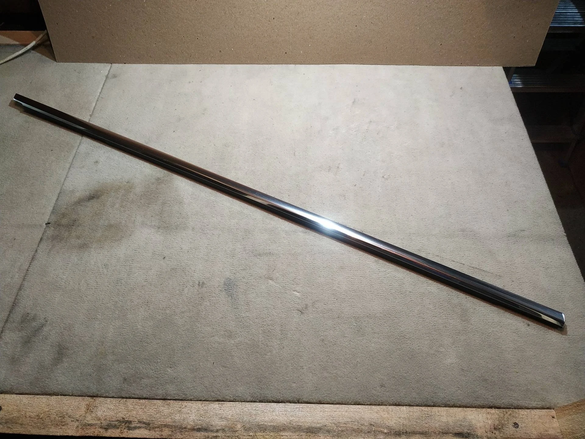 молдинг двери передней правой Volkswagen Touareg 2 7P6 2012