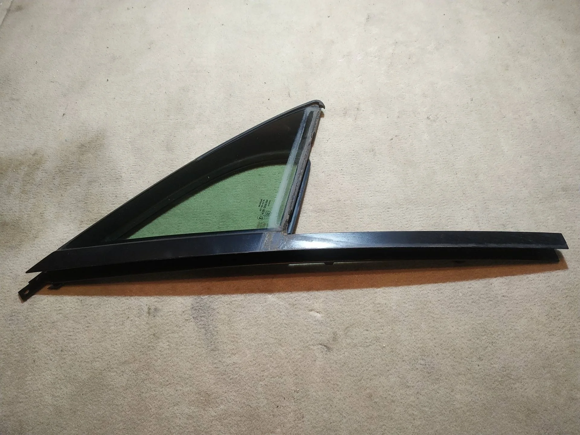 стекло двери передней правой Volkswagen Touareg 2 7P6 2012