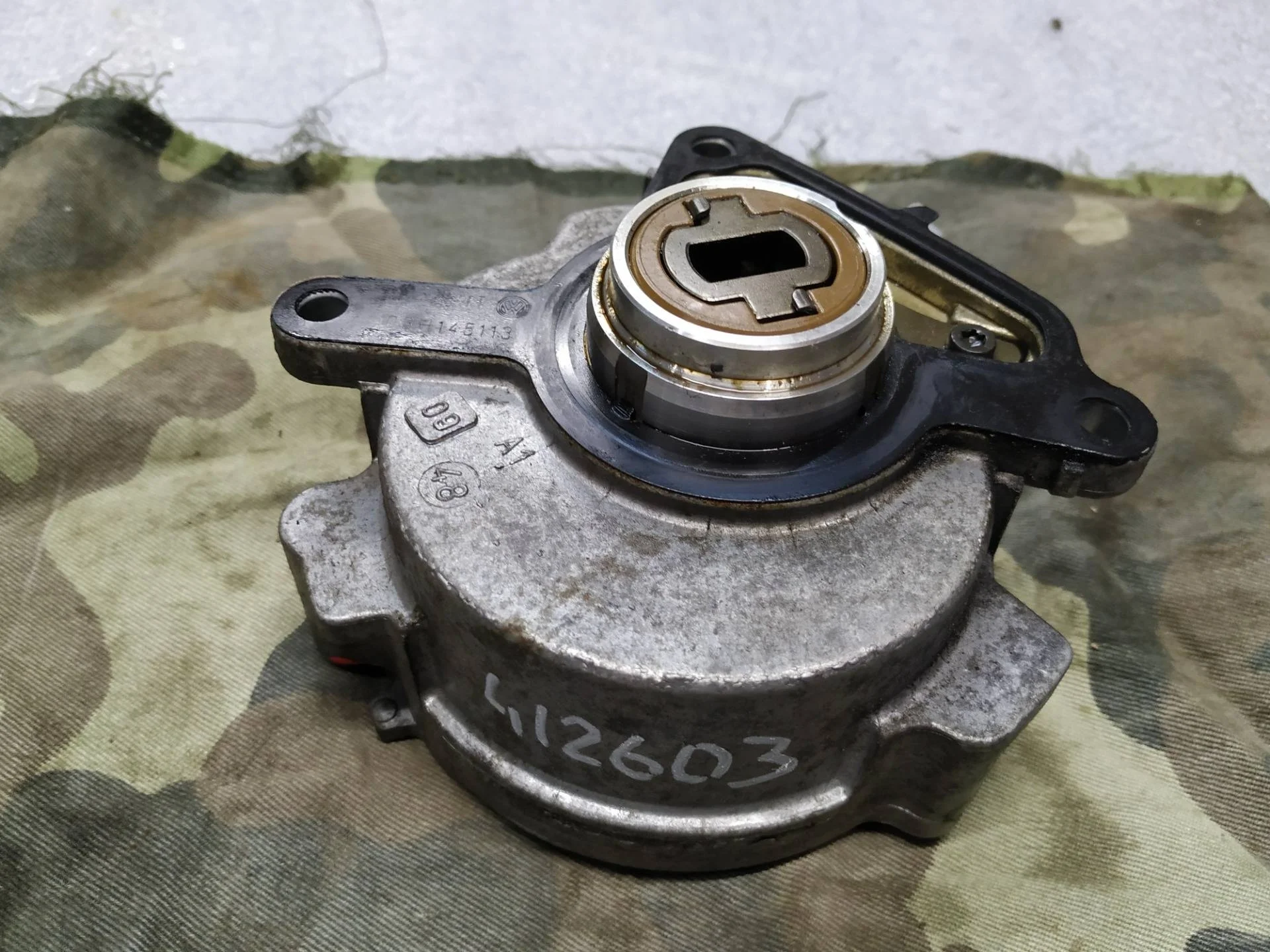 вакуумный насос Volkswagen Touareg 7P6 2011