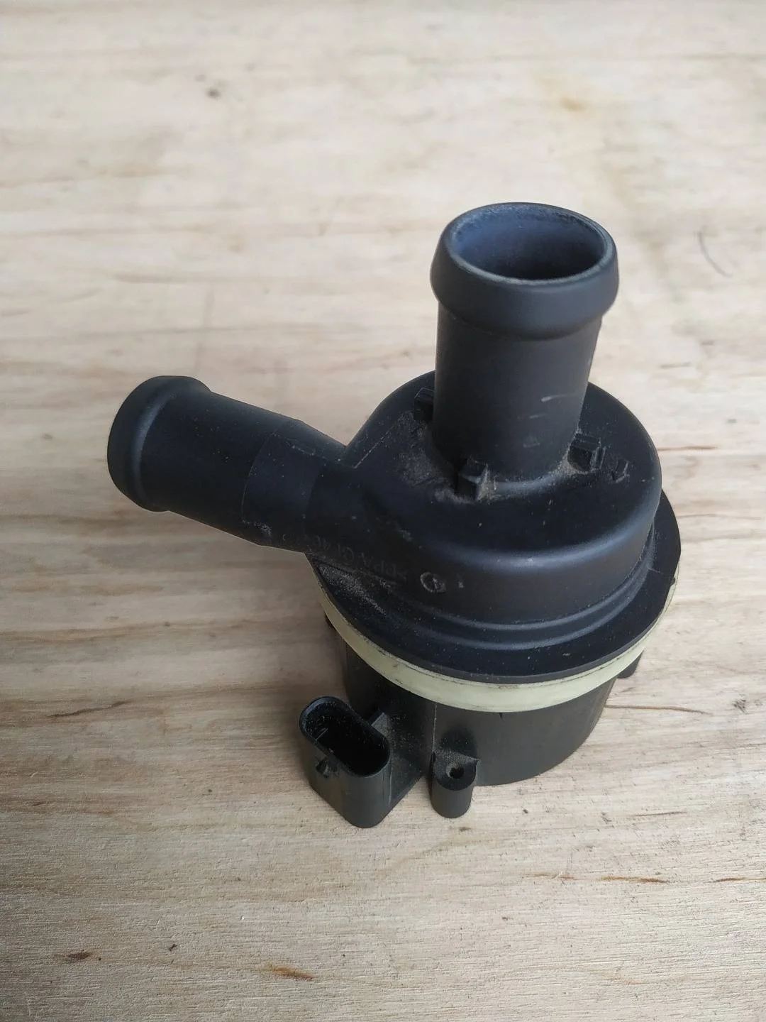 Насос (помпа) электрический Volkswagen Touareg 2 7P6 2011