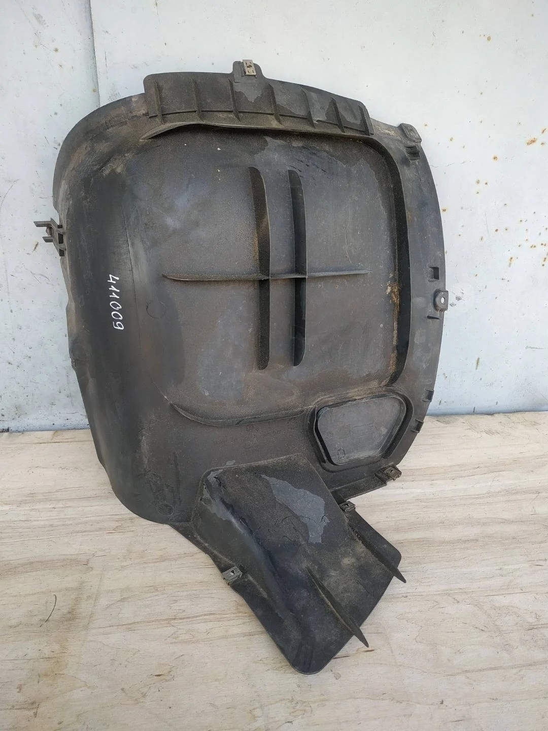 Локер передняя часть (сапожок) Volkswagen Touareg 7P6 2012