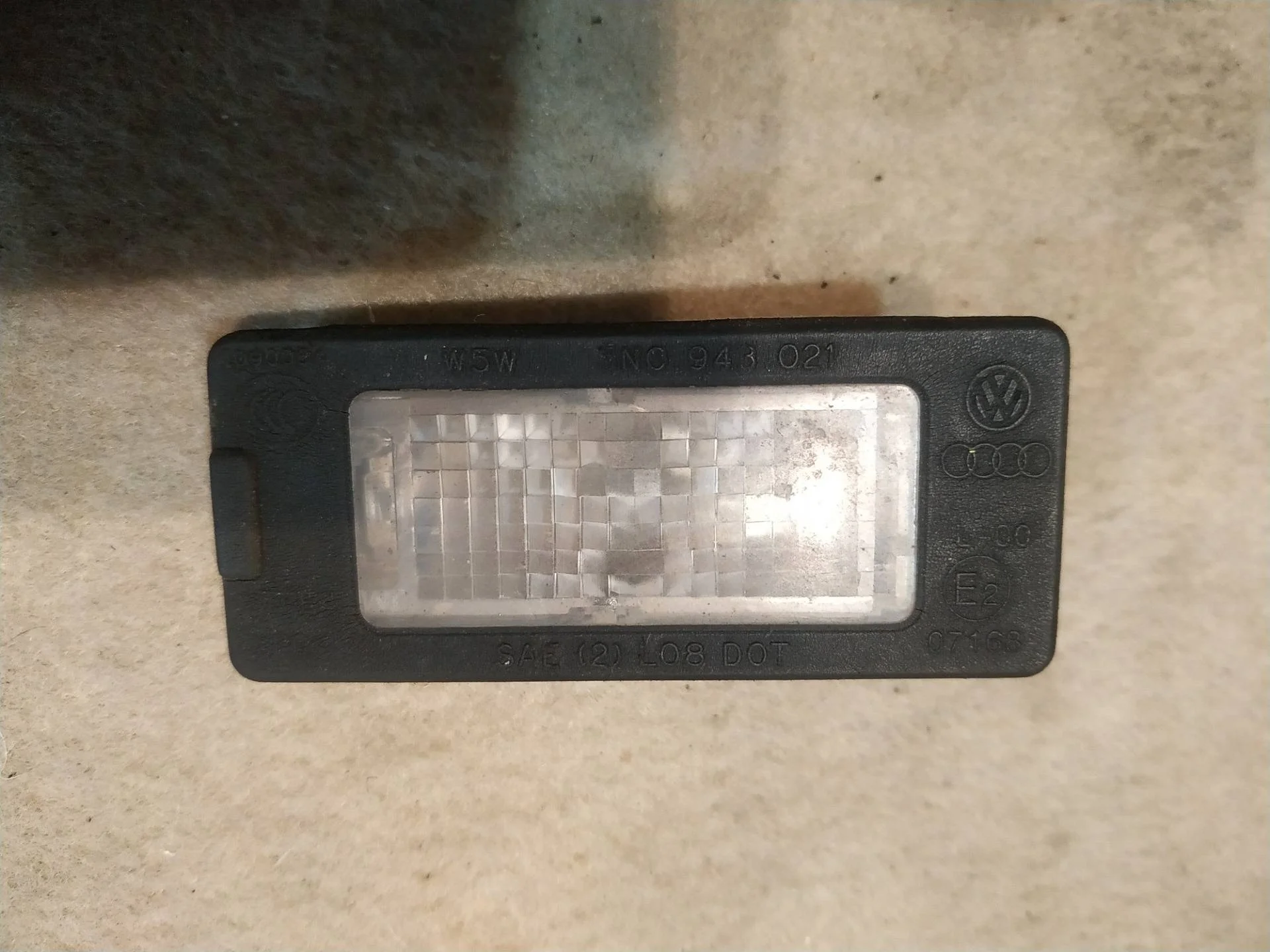 подсветка номера Volkswagen Touareg 7P6 2011