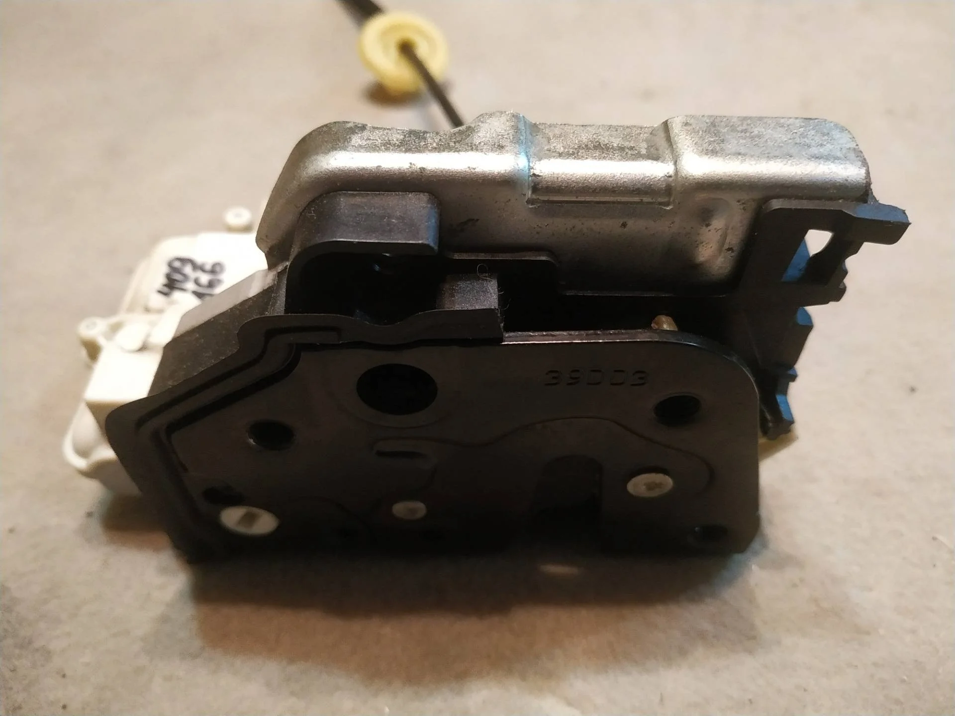 замок двери задней правой Volkswagen Touareg 2 7P6 2014