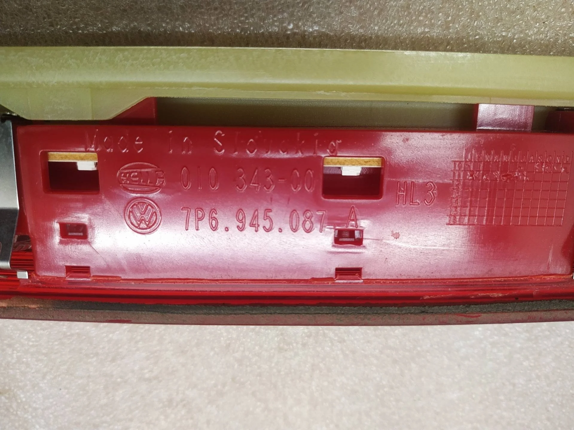 фонарь крышки багажника Volkswagen Touareg 2 7P6 2012