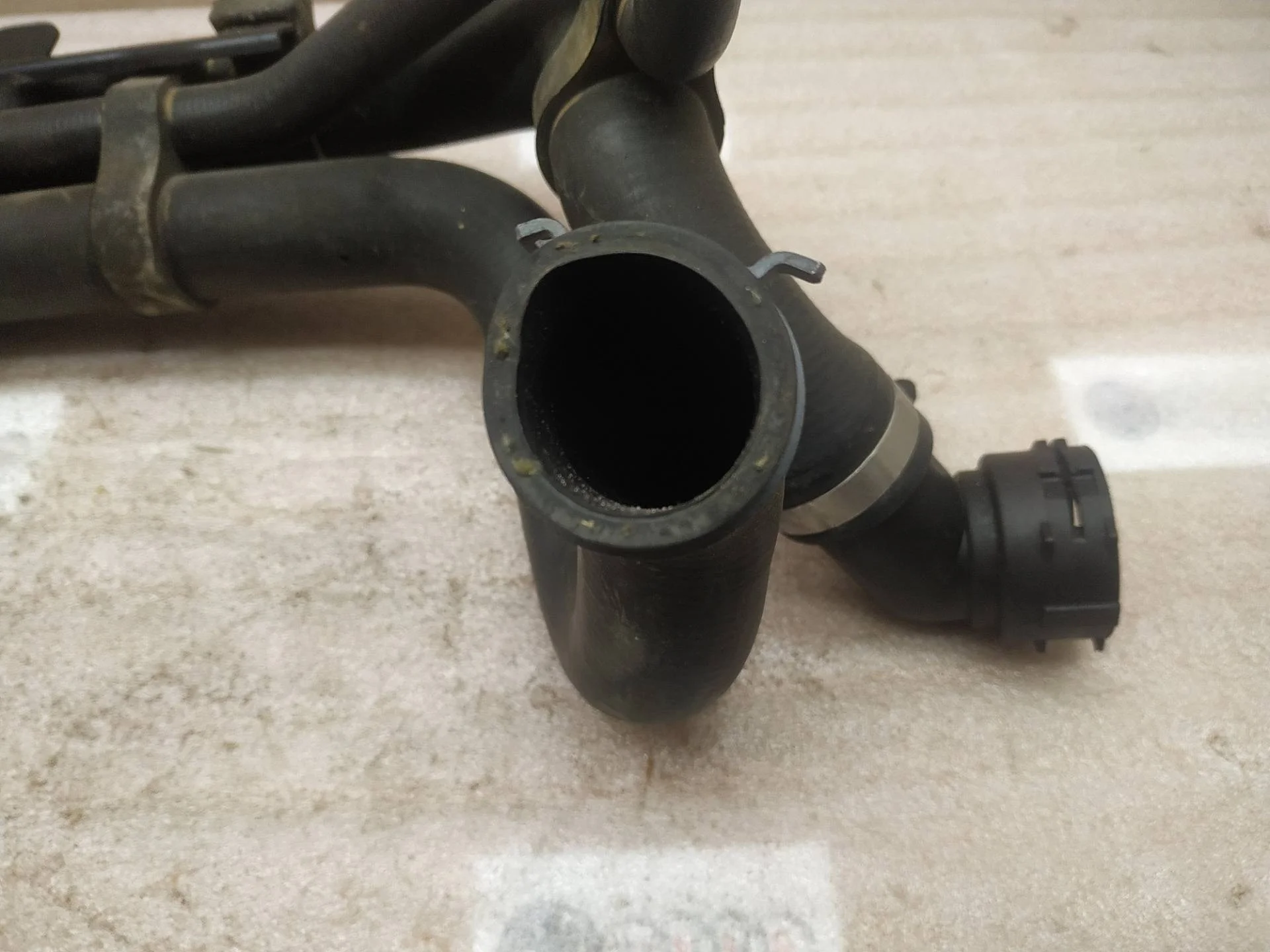 патрубок (трубопровод, шланг) Volkswagen Touareg 2 7P6 2013