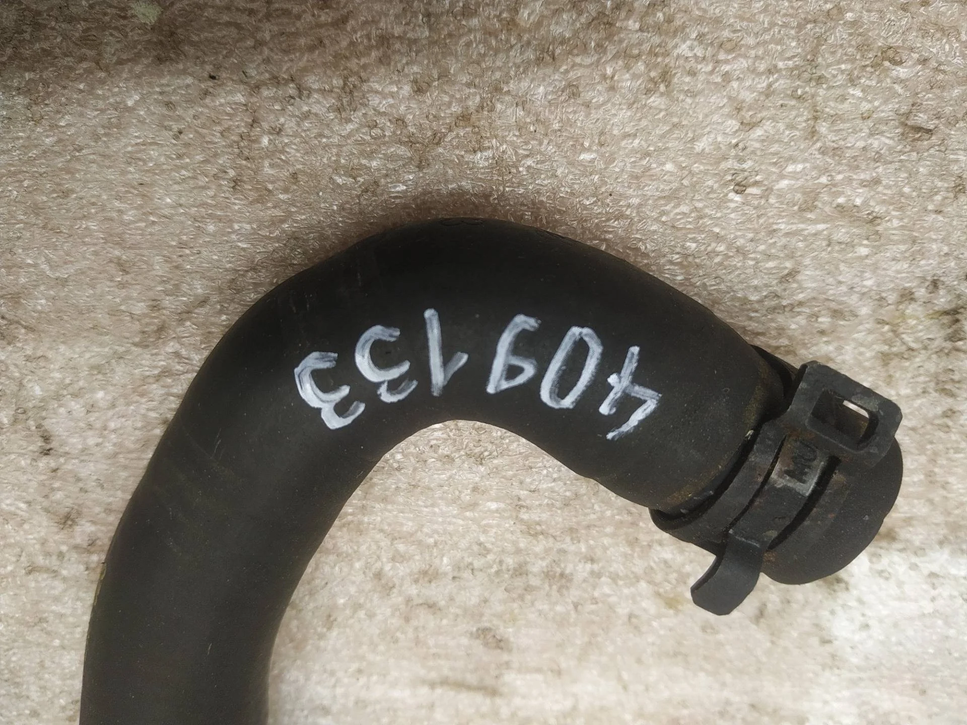 патрубок (трубопровод, шланг) Volkswagen Touareg 2 7P6 2014