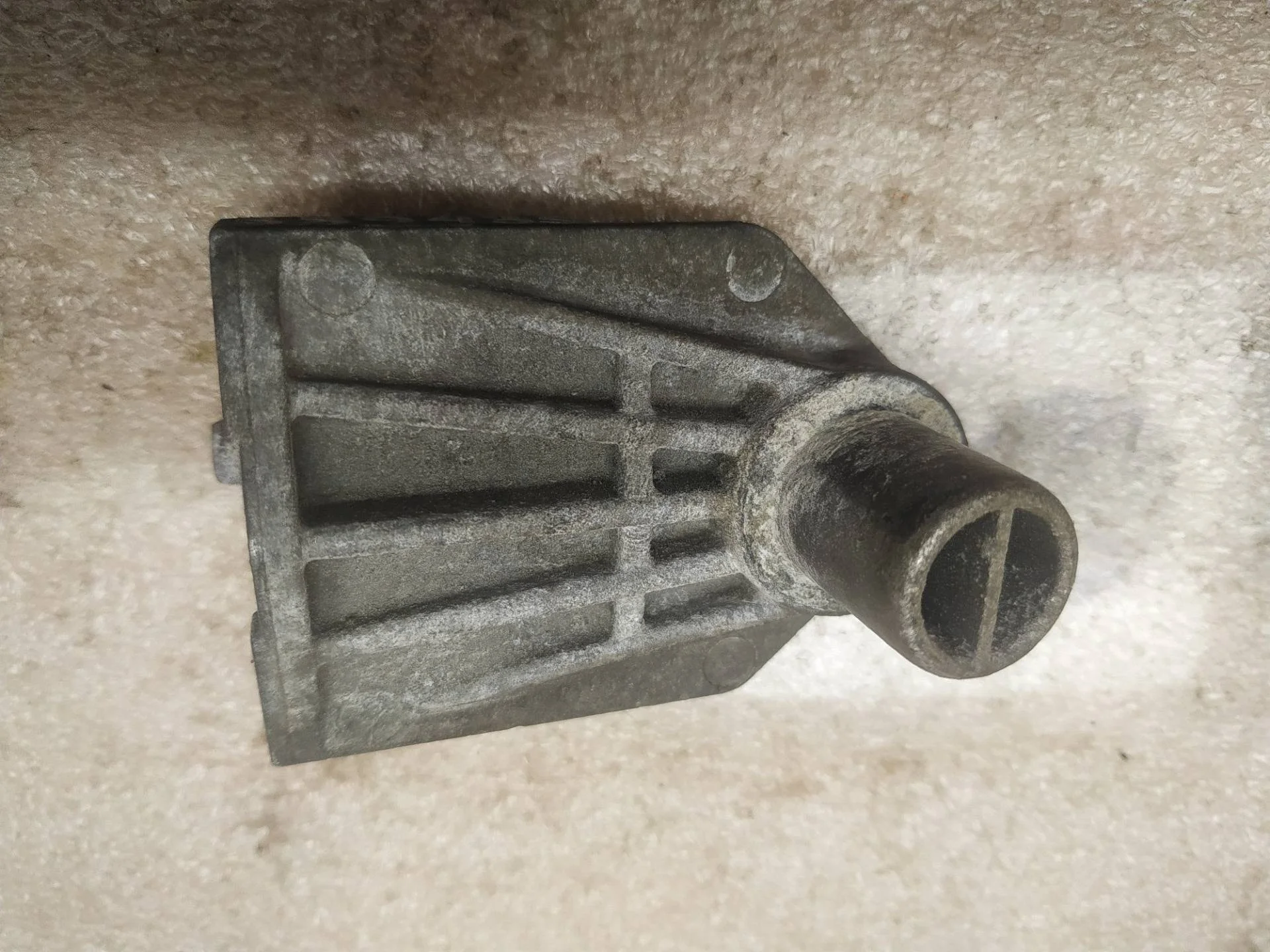 кронштейн (крепление) Volkswagen Touareg 2 7P6 2012