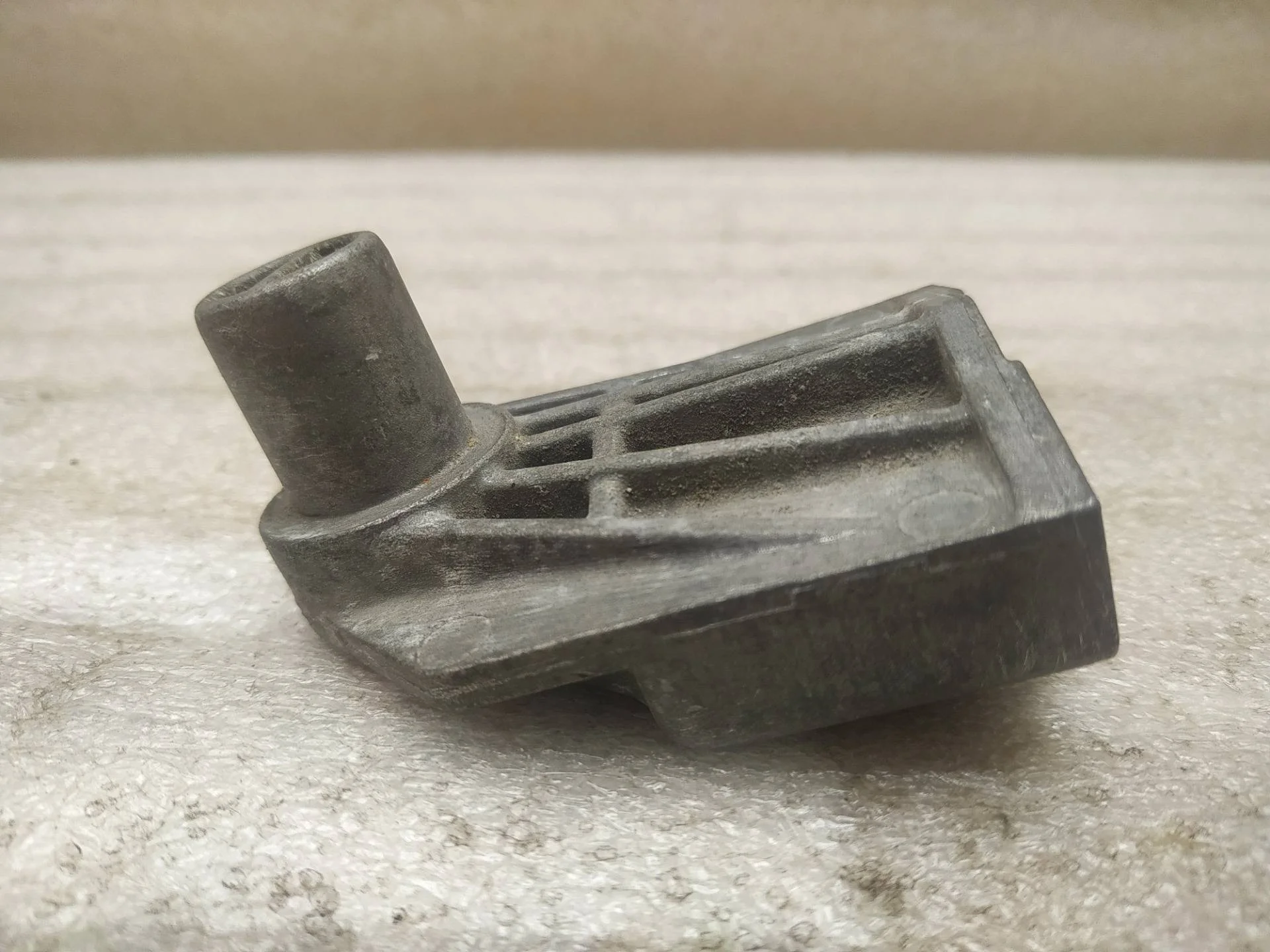 кронштейн (крепление) Volkswagen Touareg 2 7P6 2012