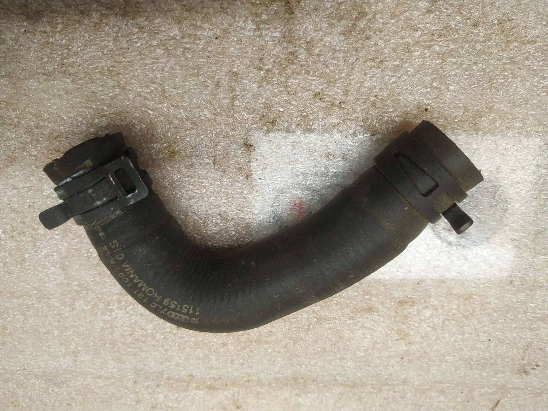 патрубок (трубопровод, шланг) Volkswagen Touareg 2 7P6 2011