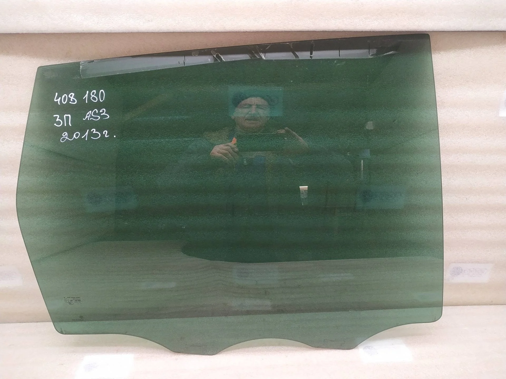 стекло двери задней правой Volkswagen Touareg 2 7P6 2013