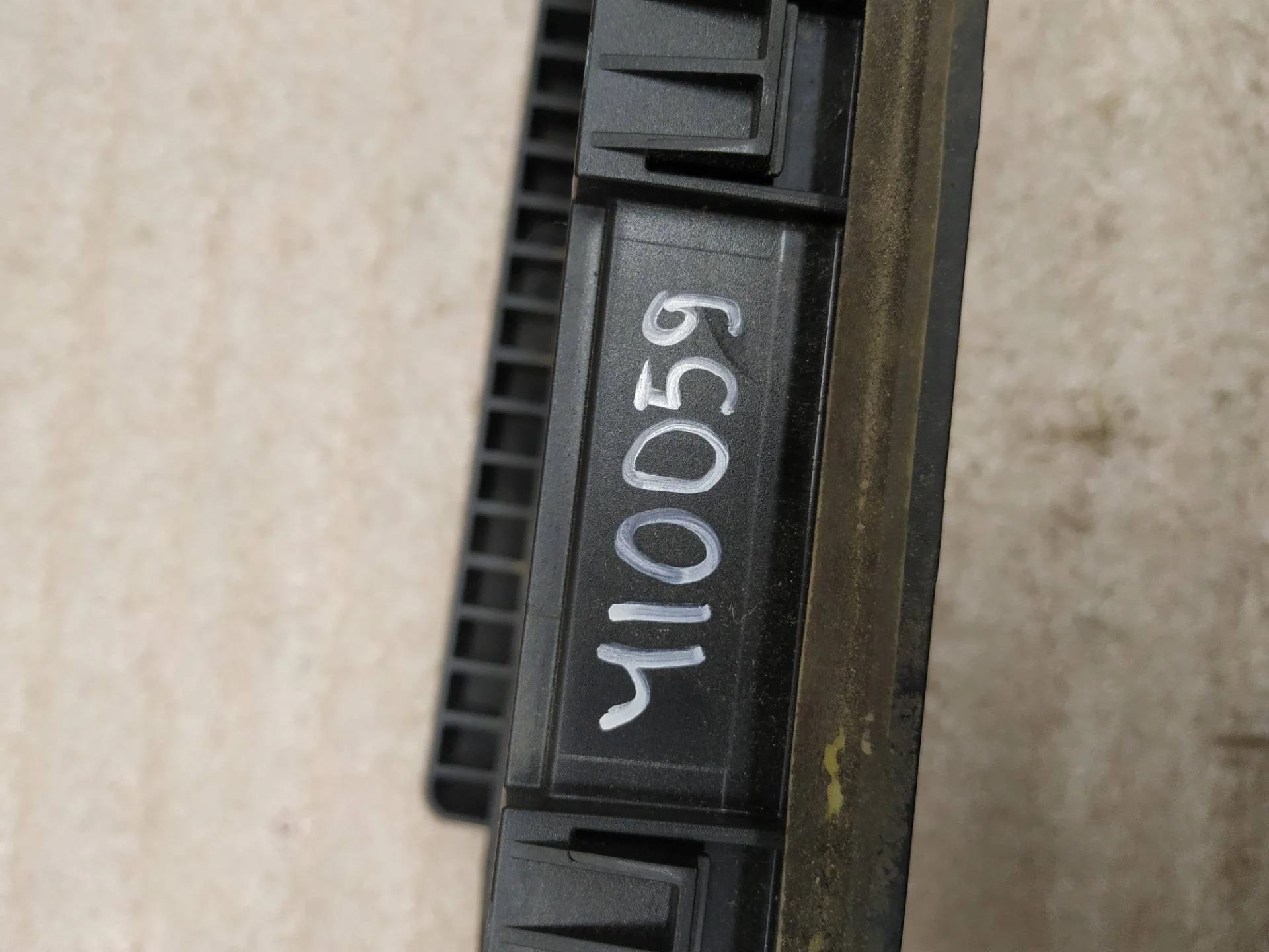 клапан вентиляции кузова Volkswagen Touareg 2 7P6 2015