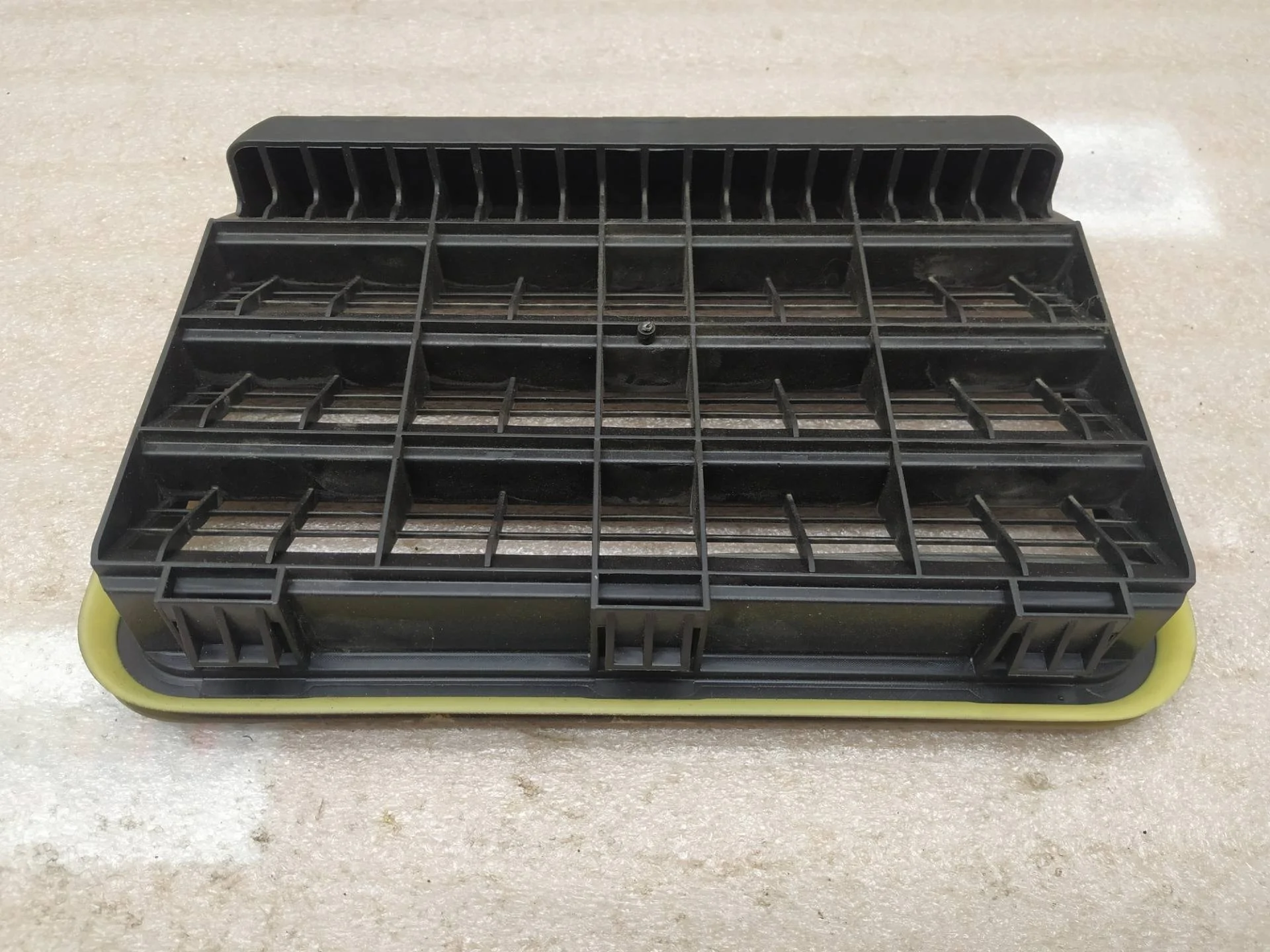 клапан вентиляции кузова Volkswagen Touareg 2 7P6 2011