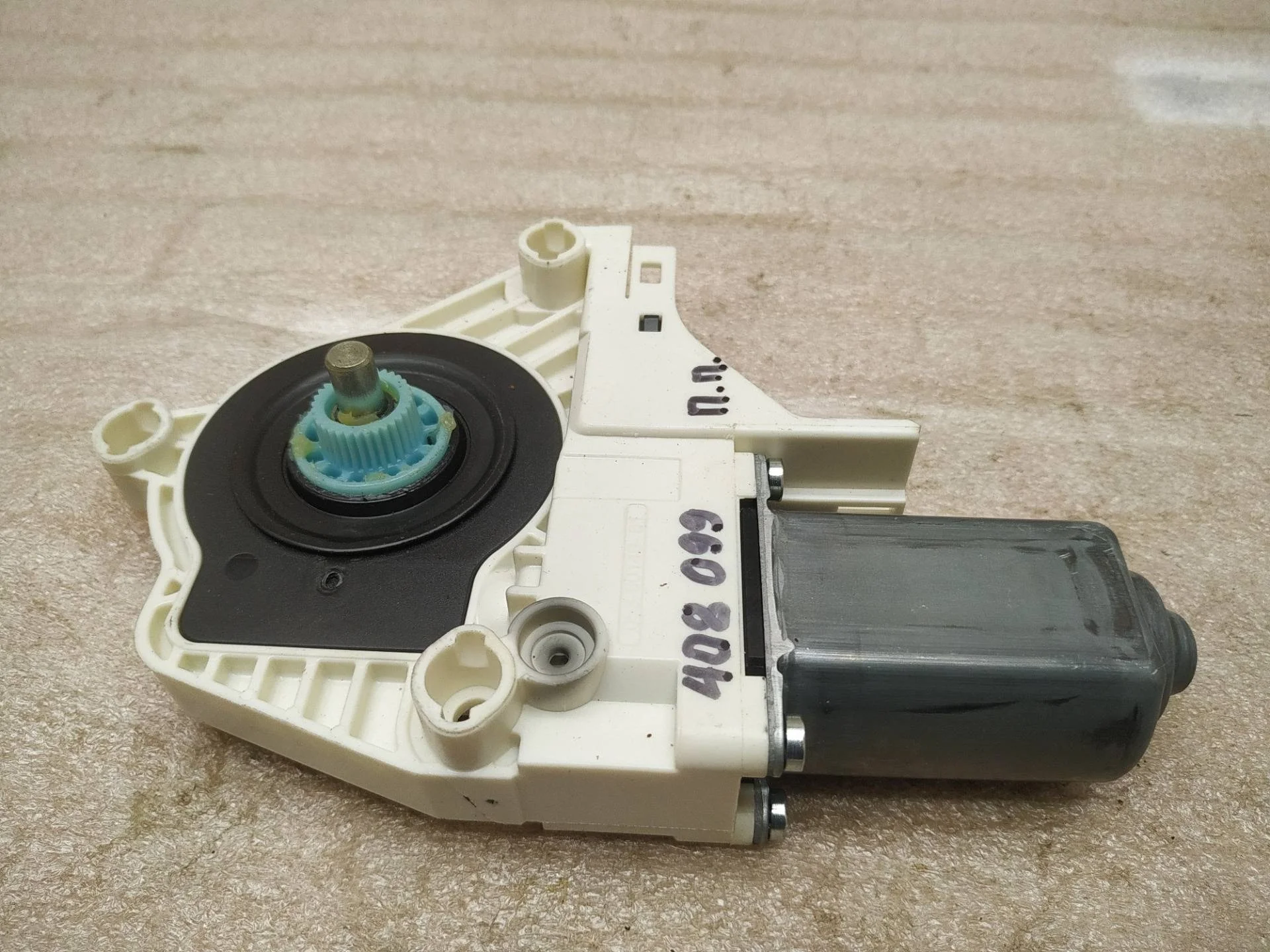 Моторчик стеклоподъемника двери Volkswagen Touareg 2 7P6 2013