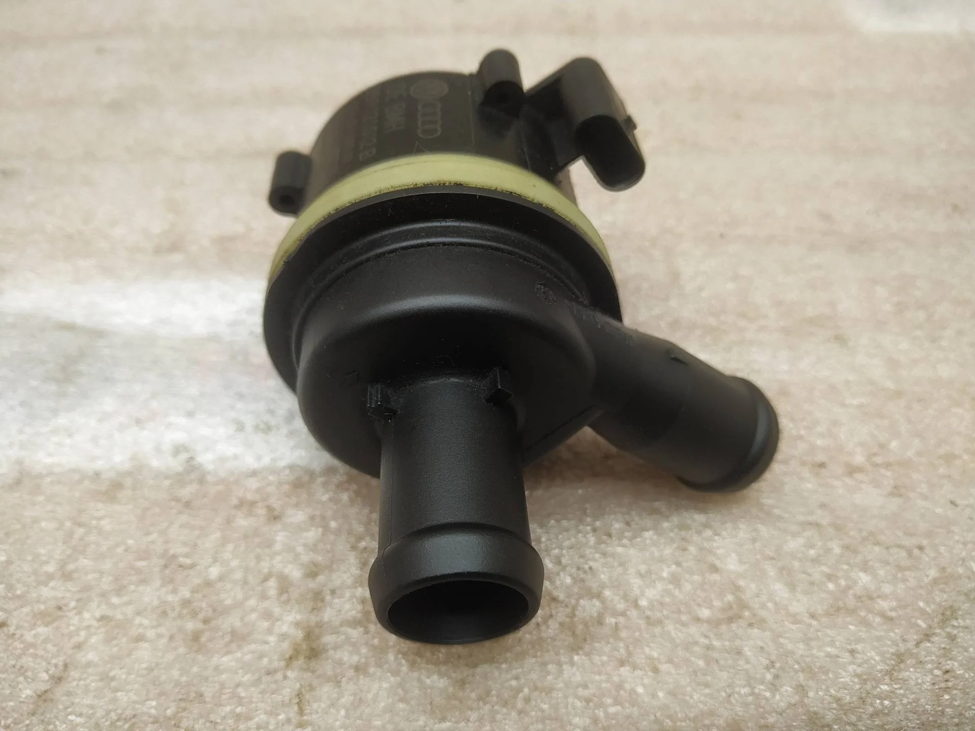 Насос (помпа) электрический Volkswagen Touareg 2 7P6 2014