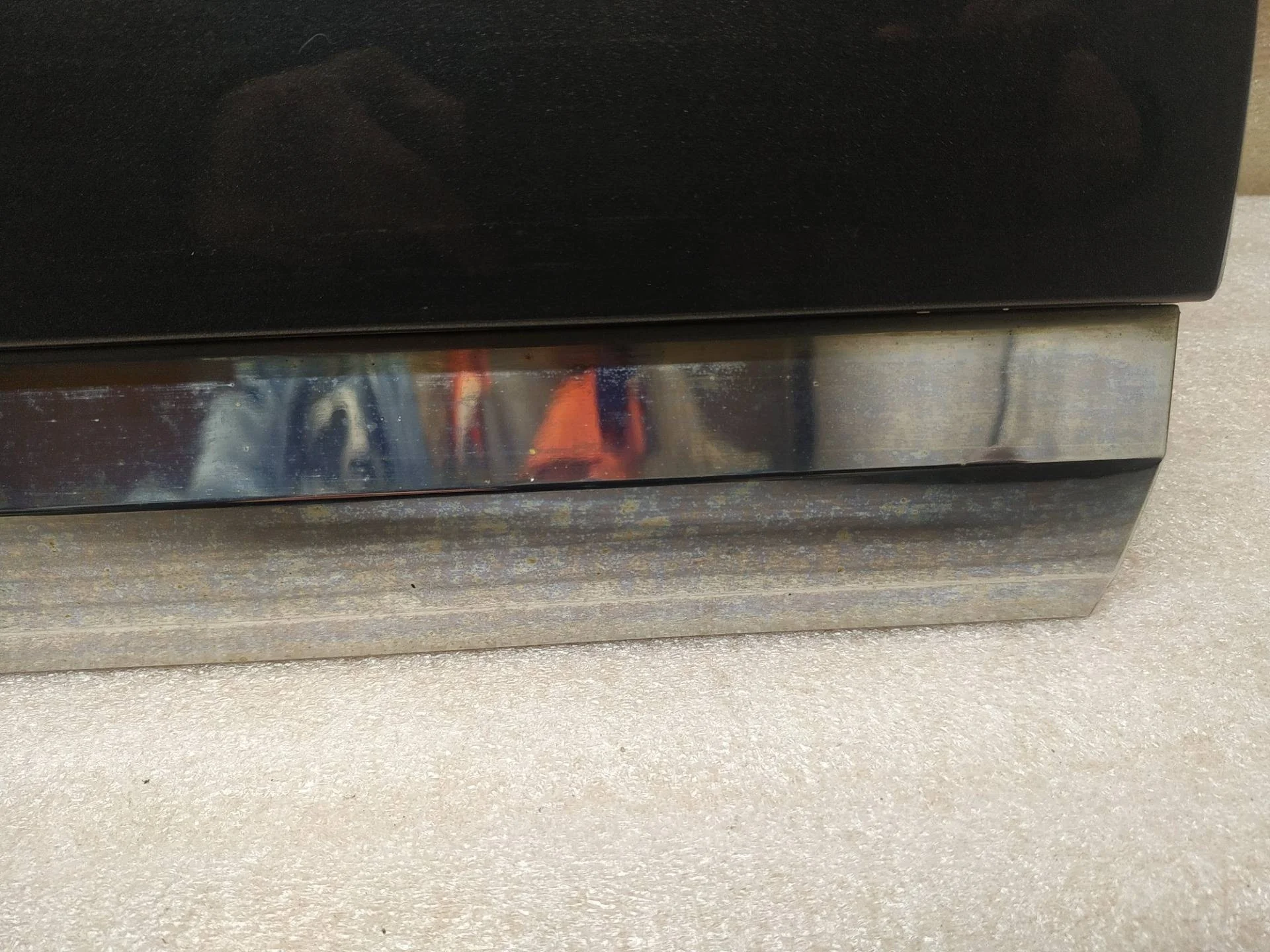 накладка двери задней левой Volkswagen Touareg 2 7P6 2013