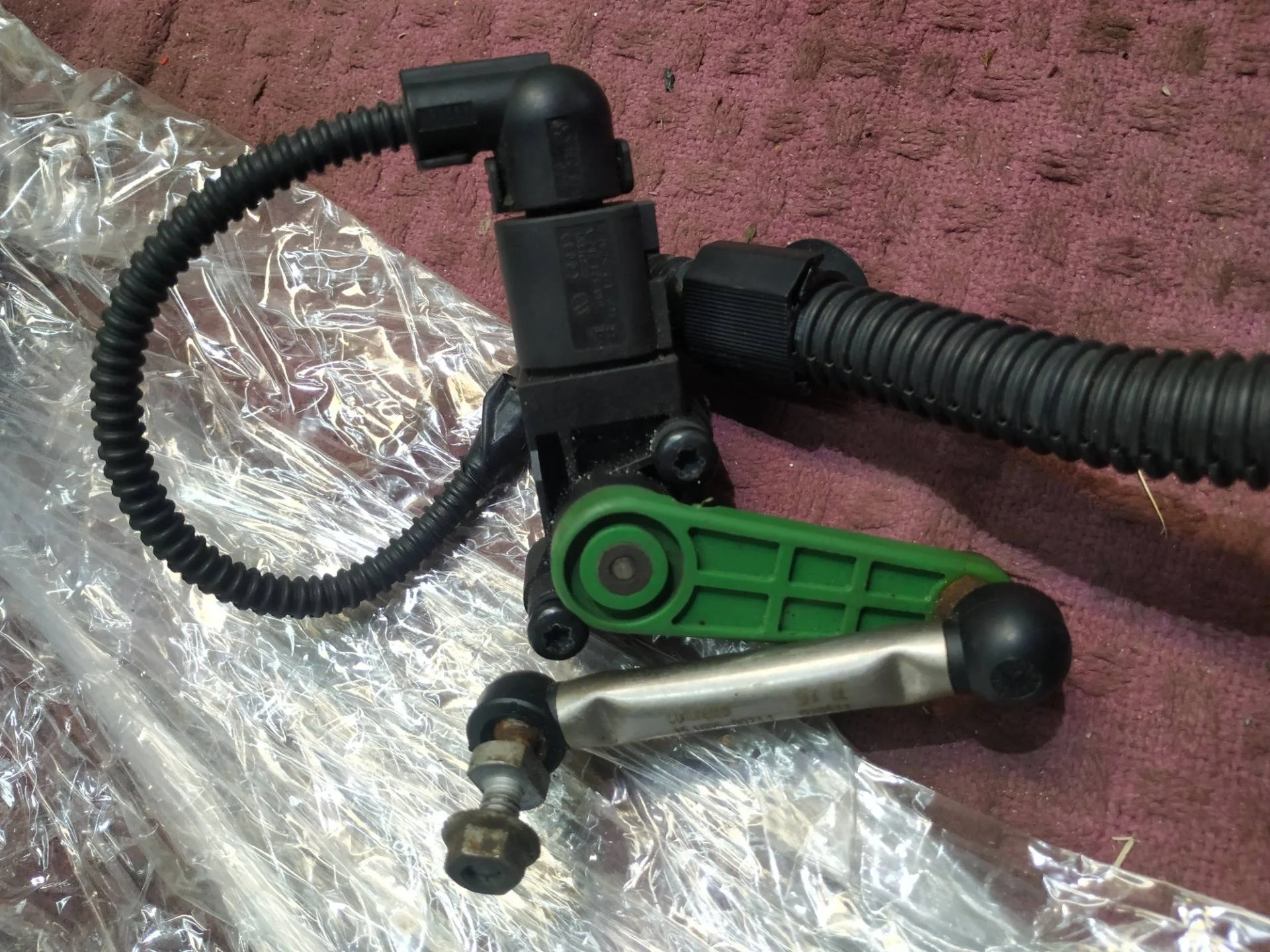 датчик дорожного просвета задний Volkswagen Touareg 2  2013